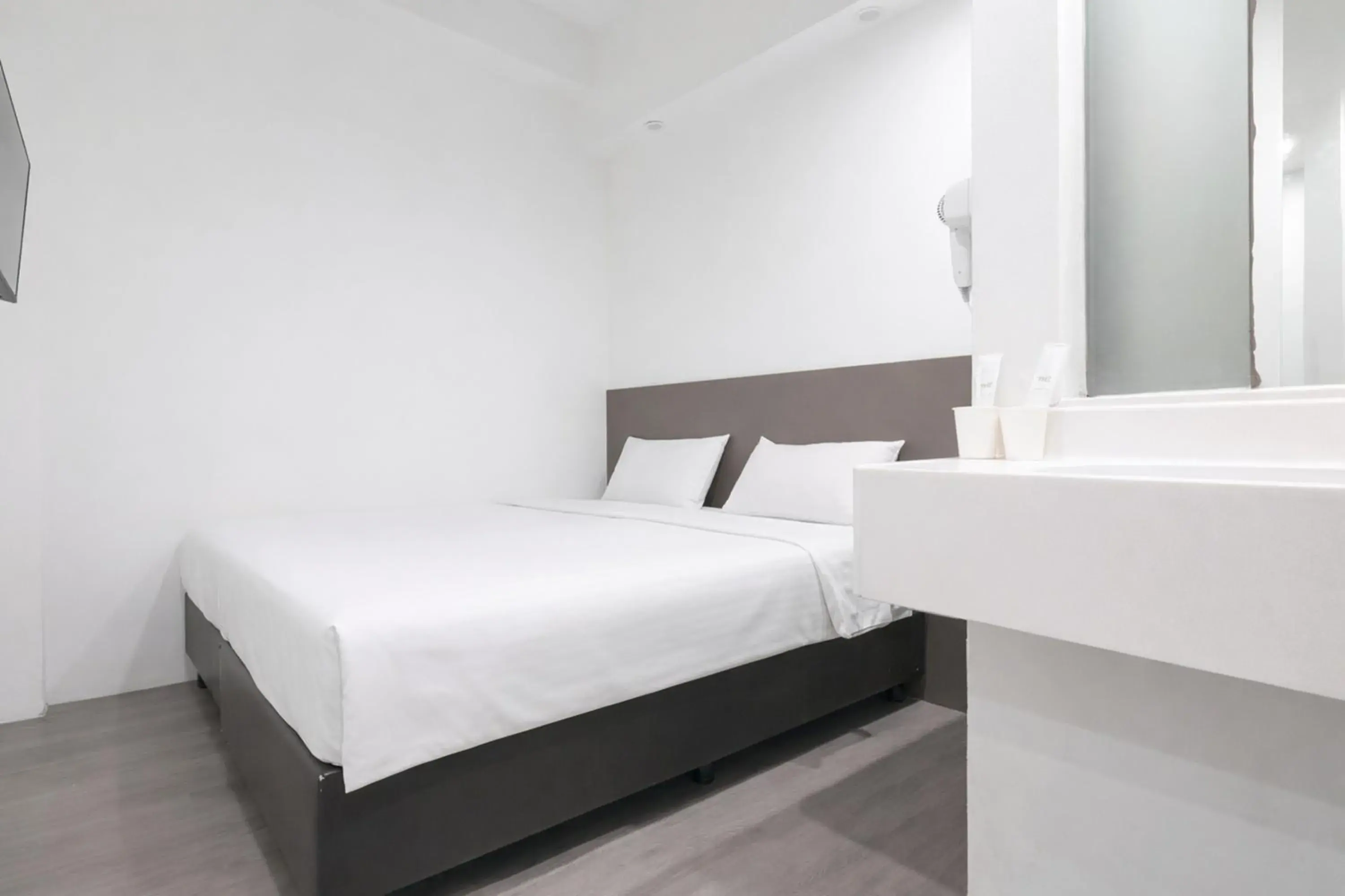 Bed in A Hotel Dickson Bed in A Hotel Dickson