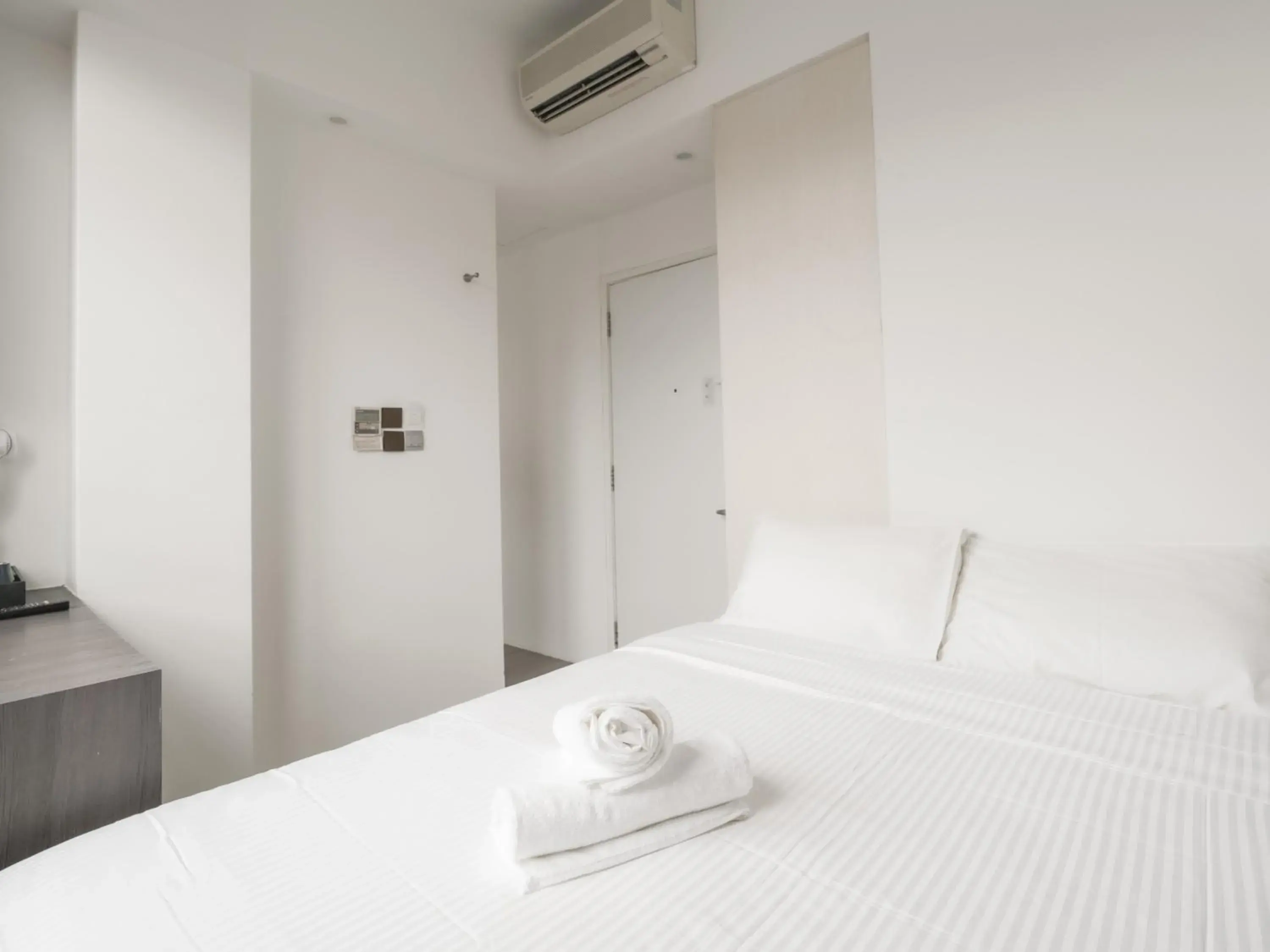 Bed in A Hotel Dickson Bed in A Hotel Dickson