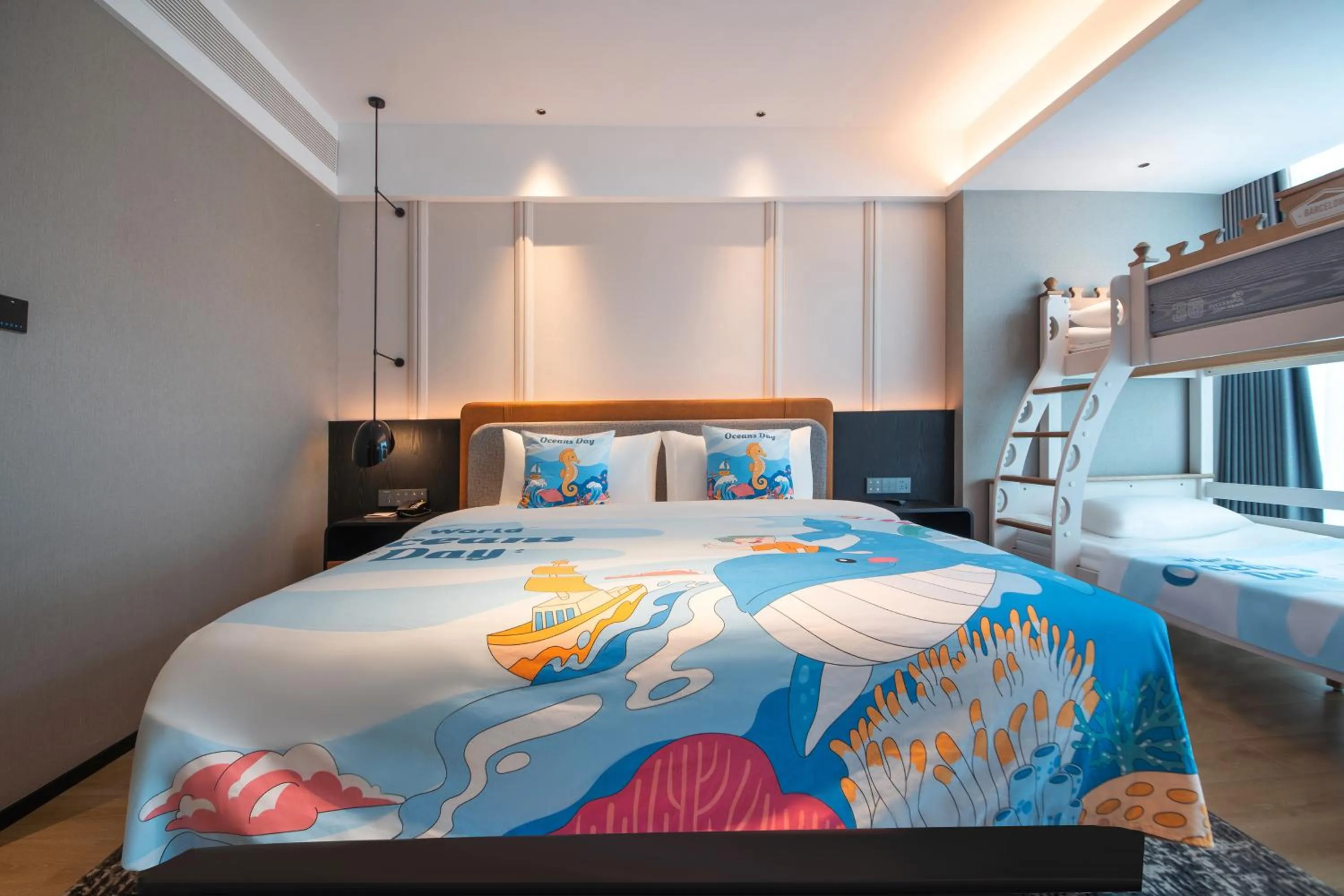 Photo of the whole room, Bed in Park Inn by Radisson Hangzhou Fuyang Wildlife