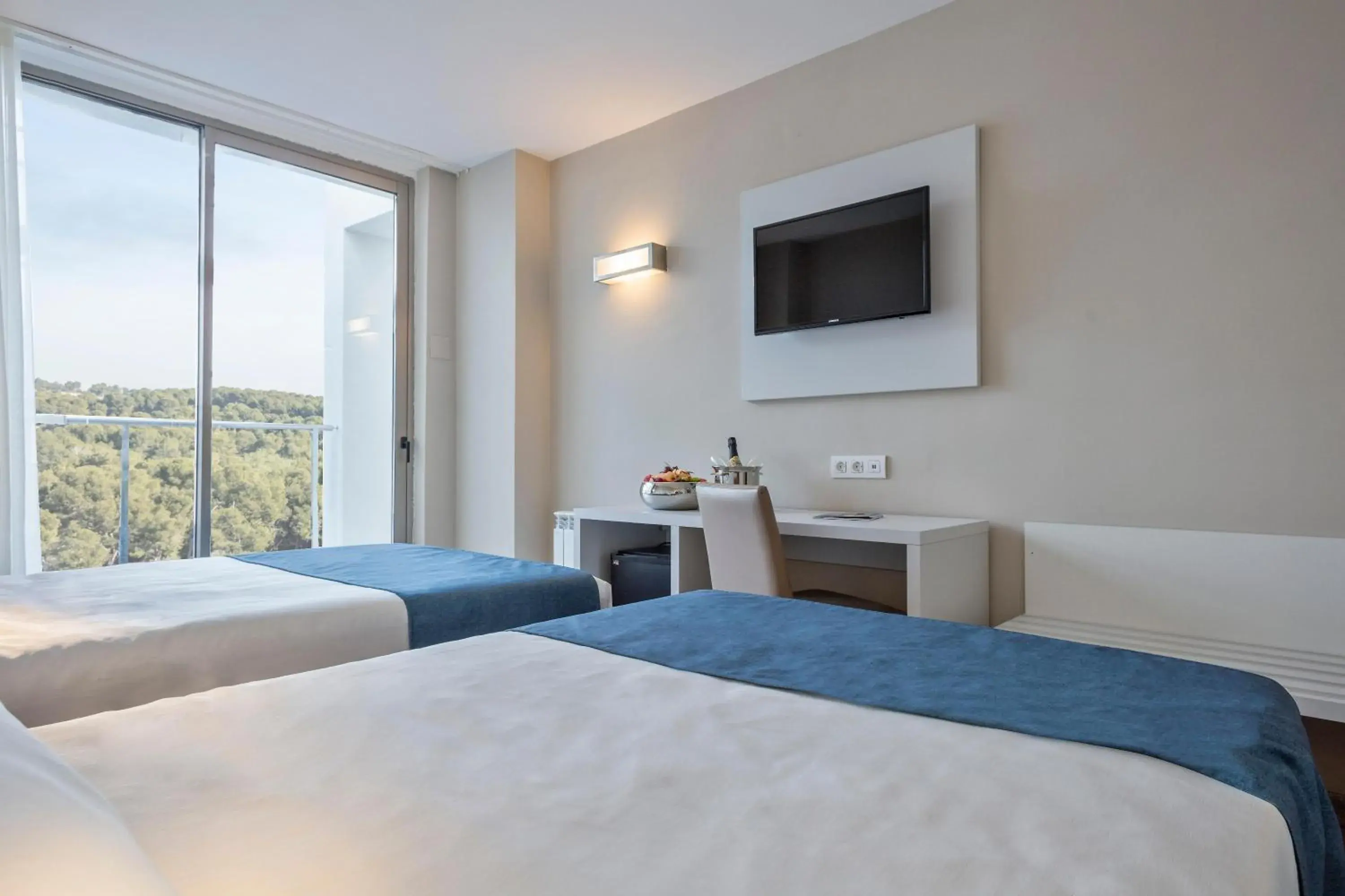 Photo of the whole room, Bed in Hotel Best Mediterraneo Photo of the whole room, Bed in Hotel Best Mediterraneo