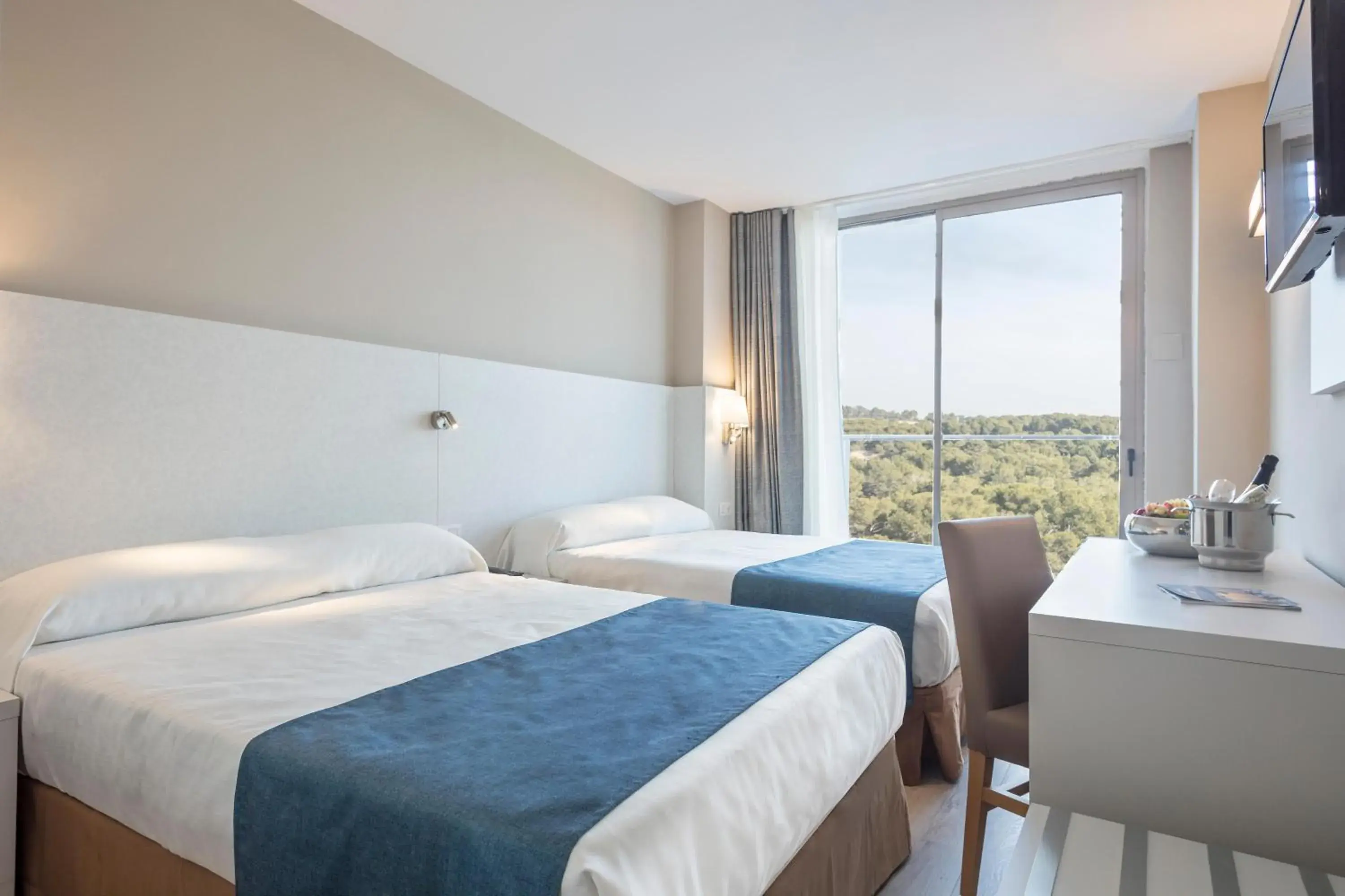 Photo of the whole room, Bed in Hotel Best Mediterraneo Photo of the whole room, Bed in Hotel Best Mediterraneo