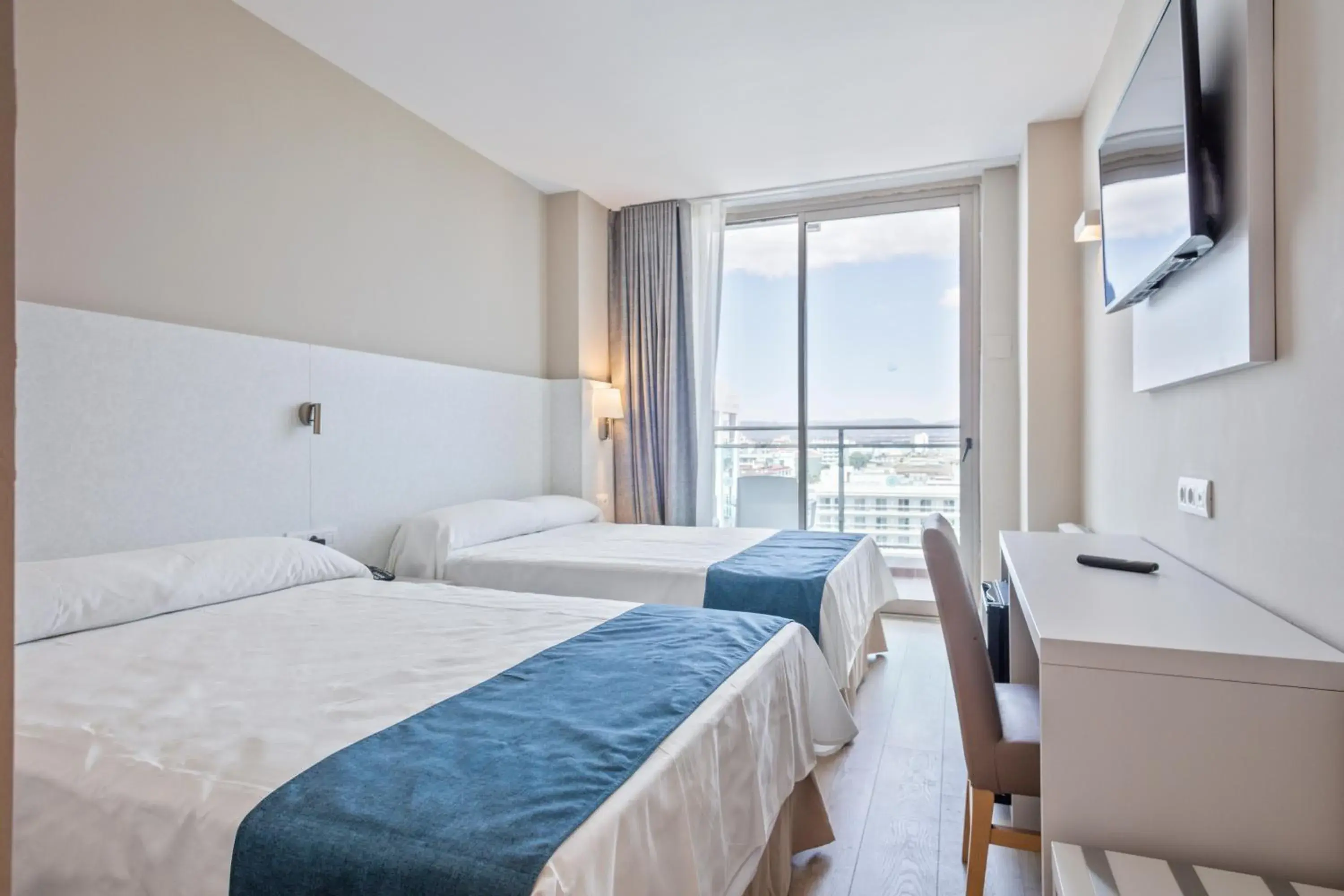 Photo of the whole room, Bed in Hotel Best Mediterraneo Photo of the whole room, Bed in Hotel Best Mediterraneo