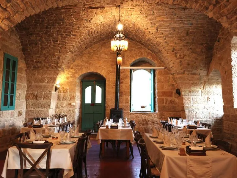Restaurant/places to eat in Deir Al Oumara