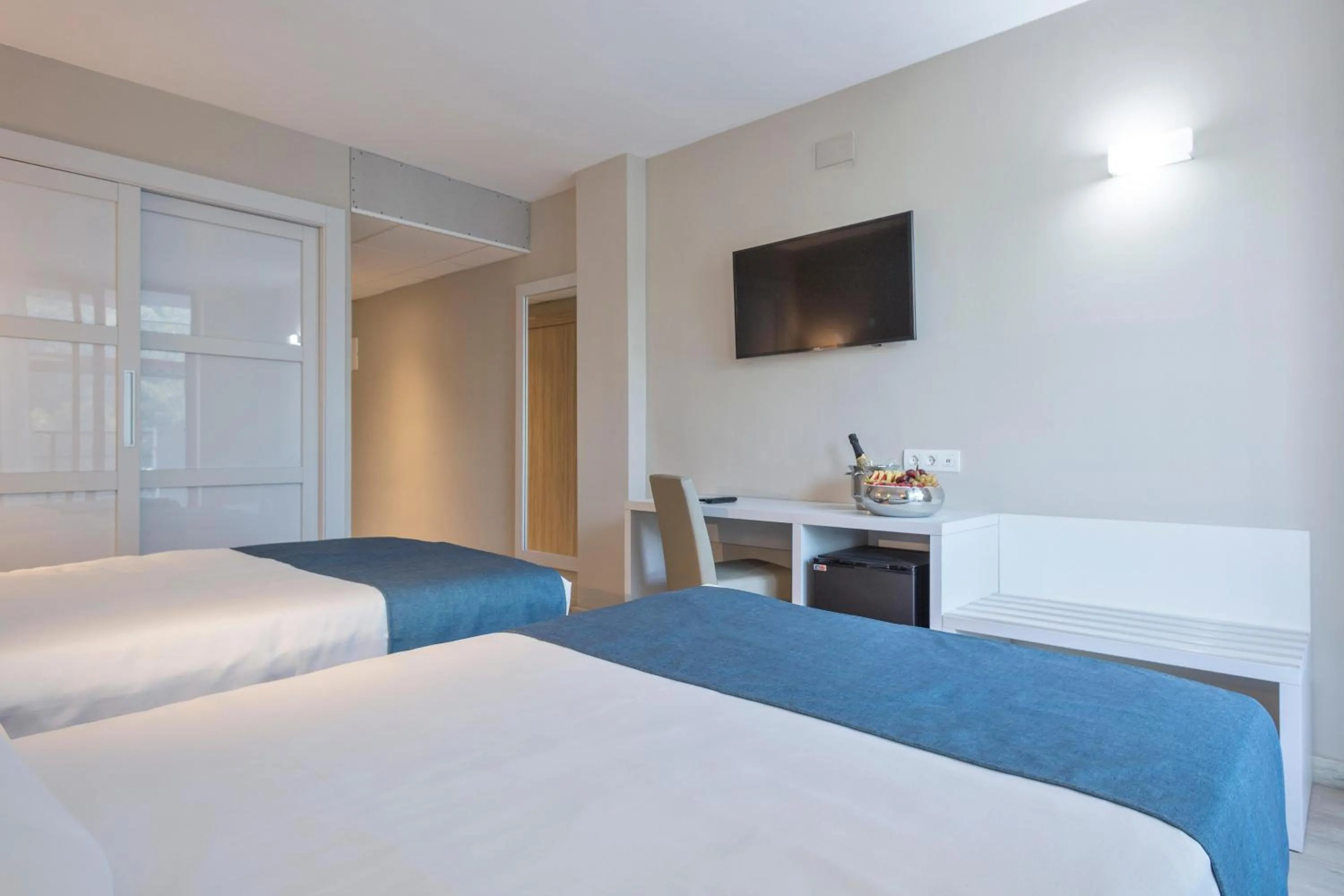 Photo of the whole room, Bed in Hotel Best Sol D´Or