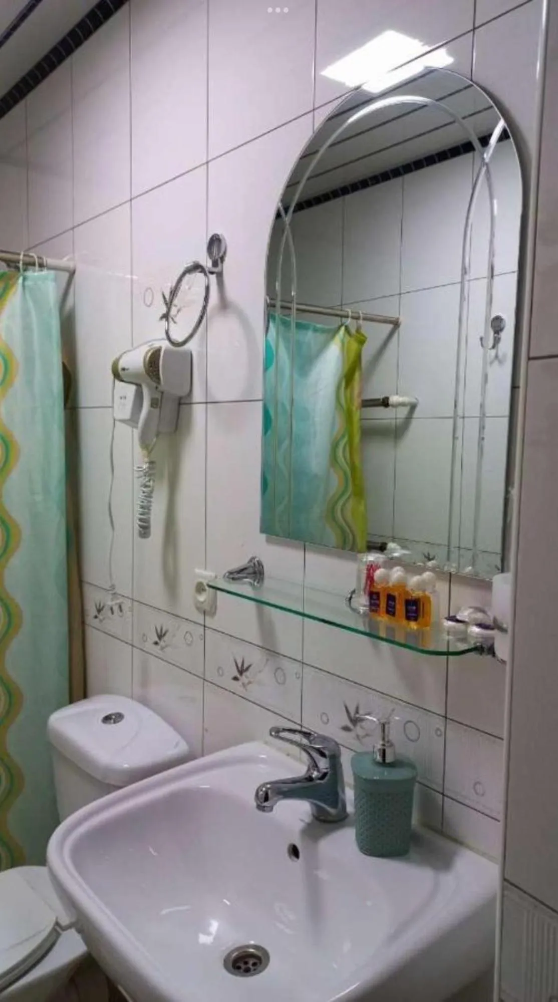 Shower in Marvarid Hotel