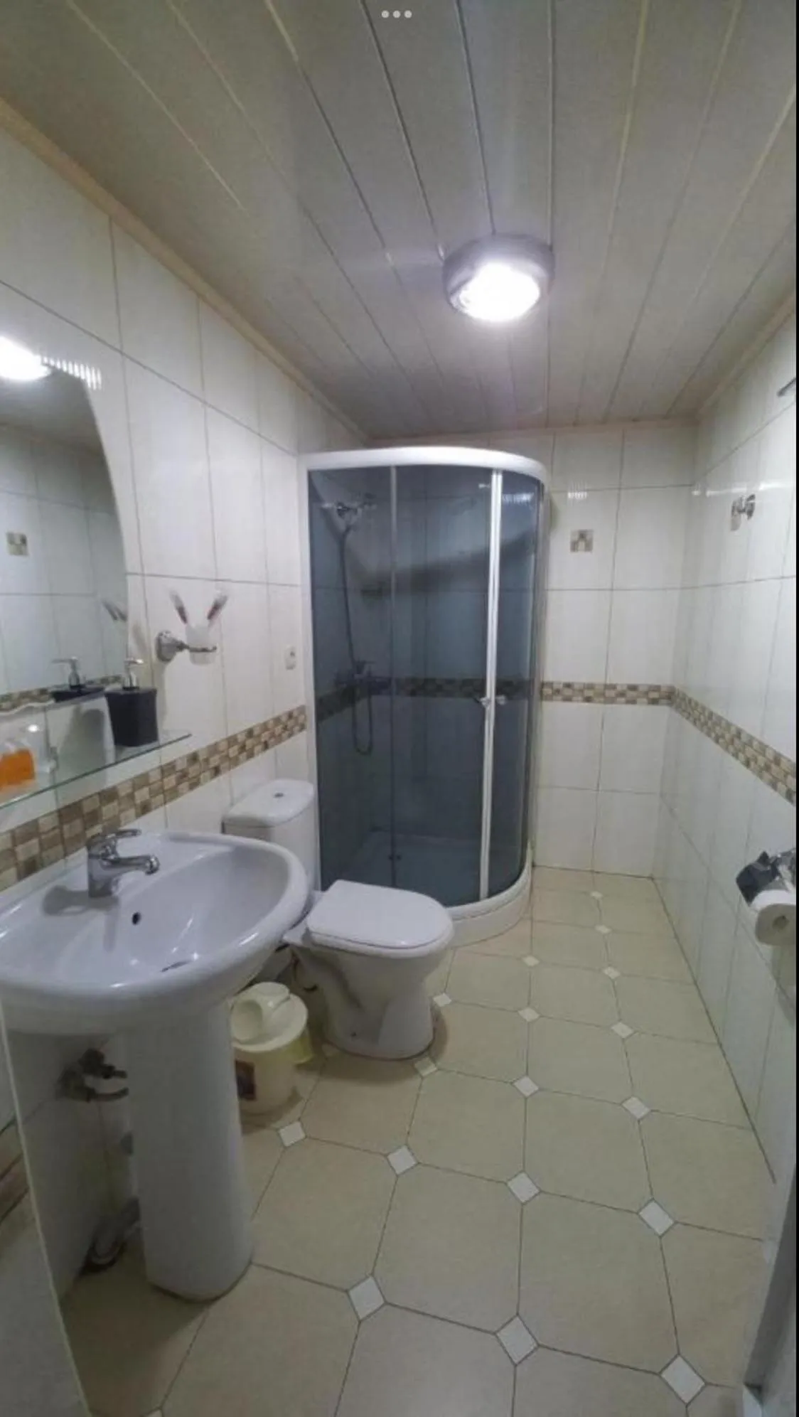 Toilet in Marvarid Hotel