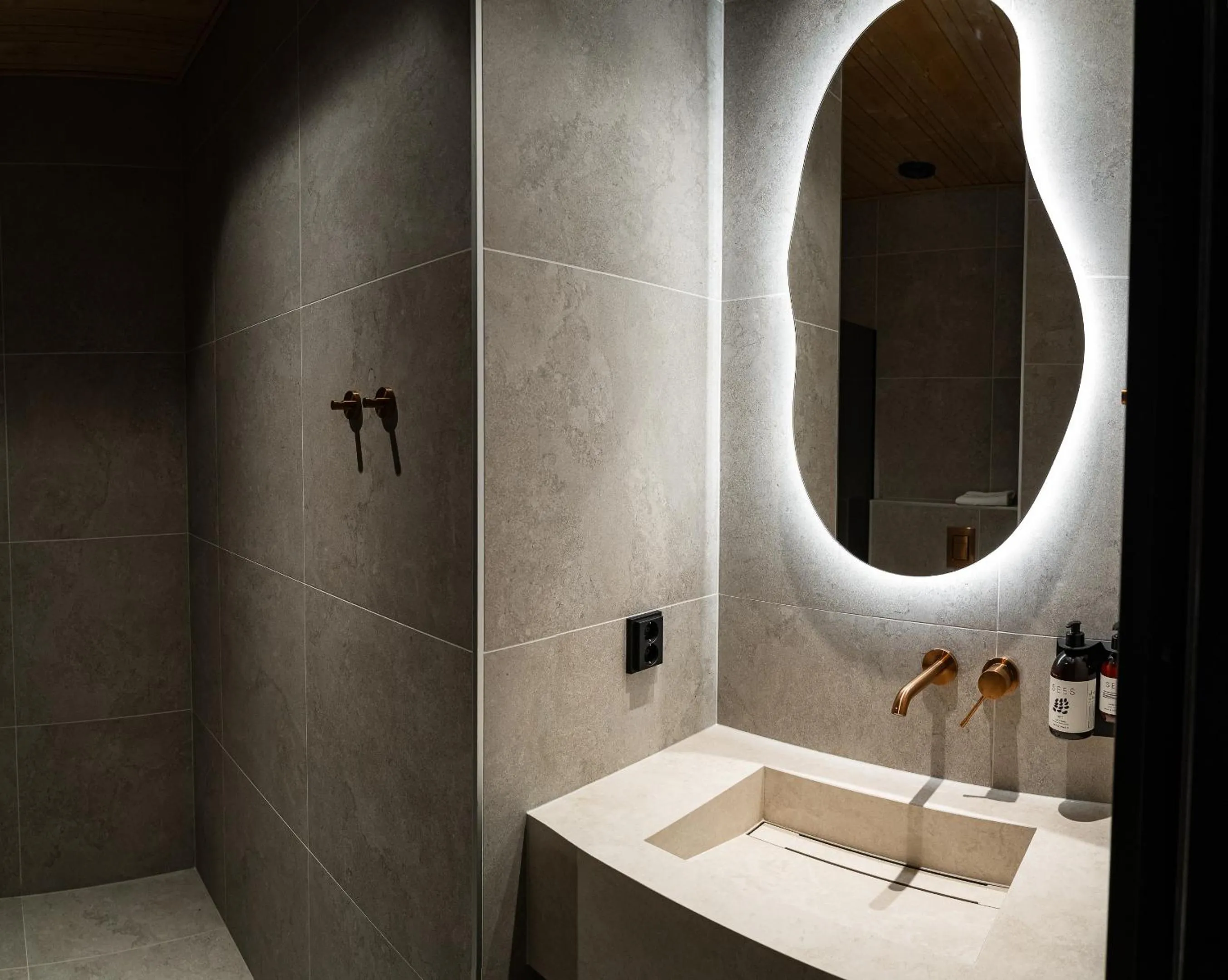 Bathroom in Vaattunki Wilderness Resort