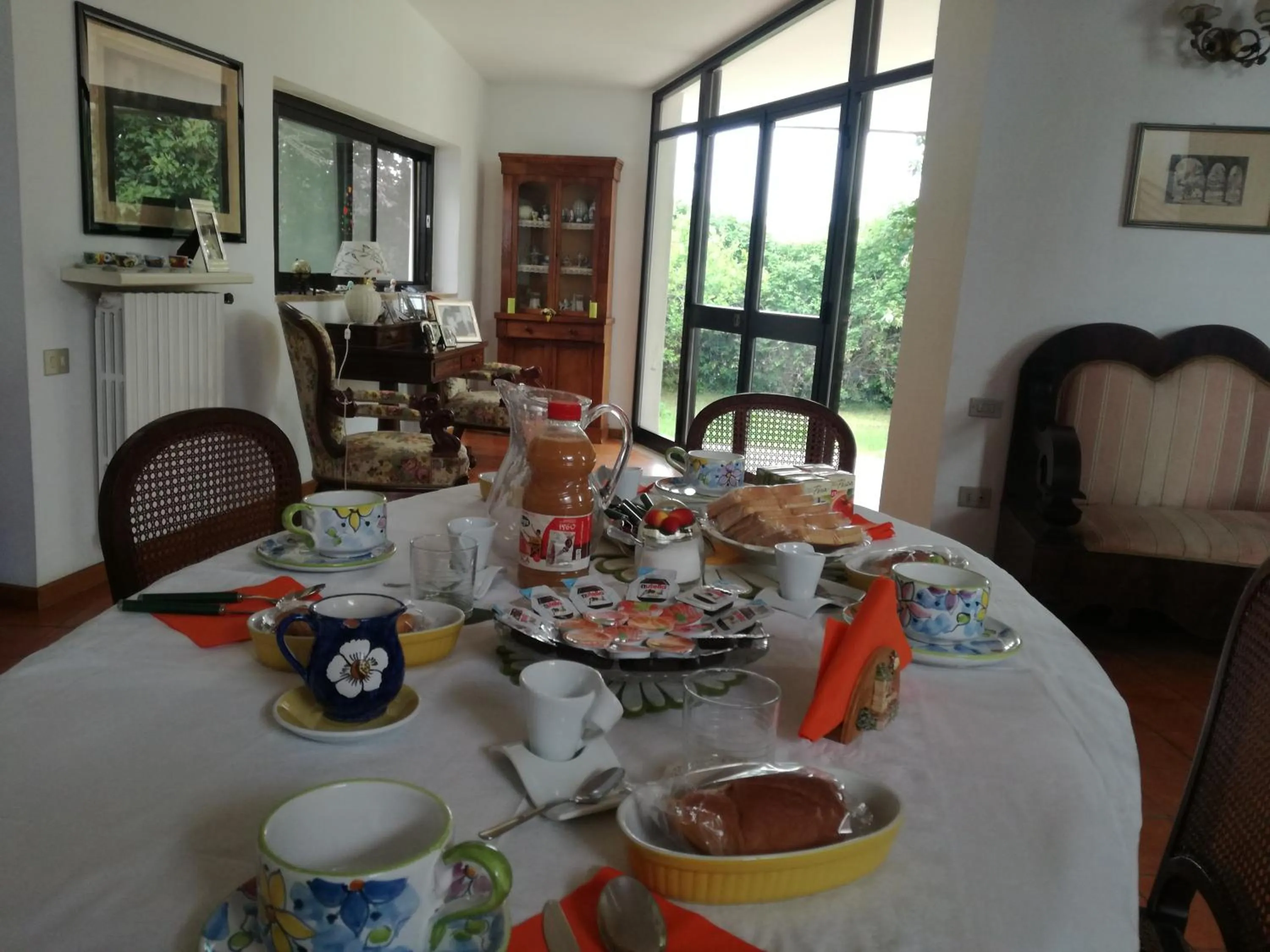 Food and drinks in B&B Villa Napoli