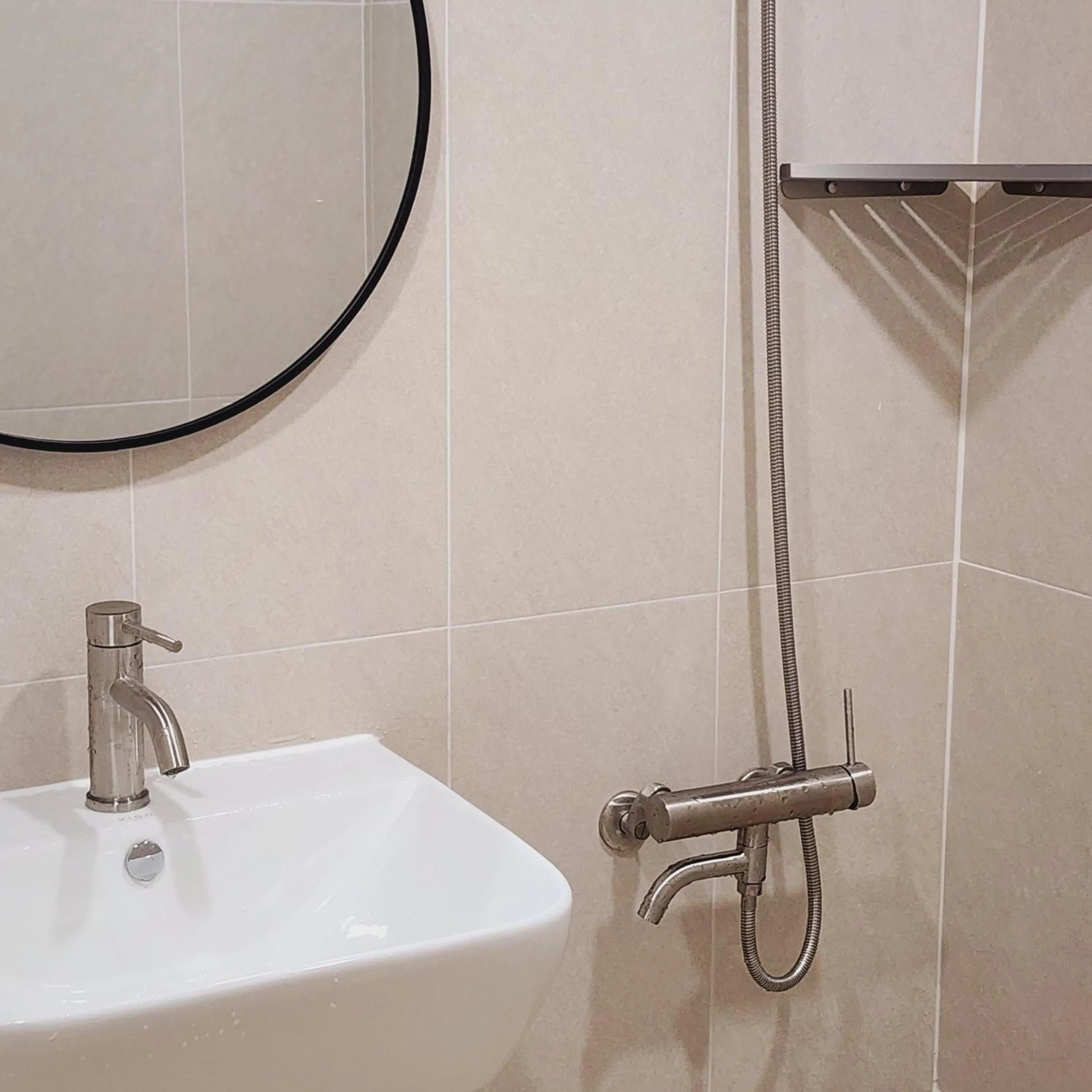 Shower in Gaga House Chungmu