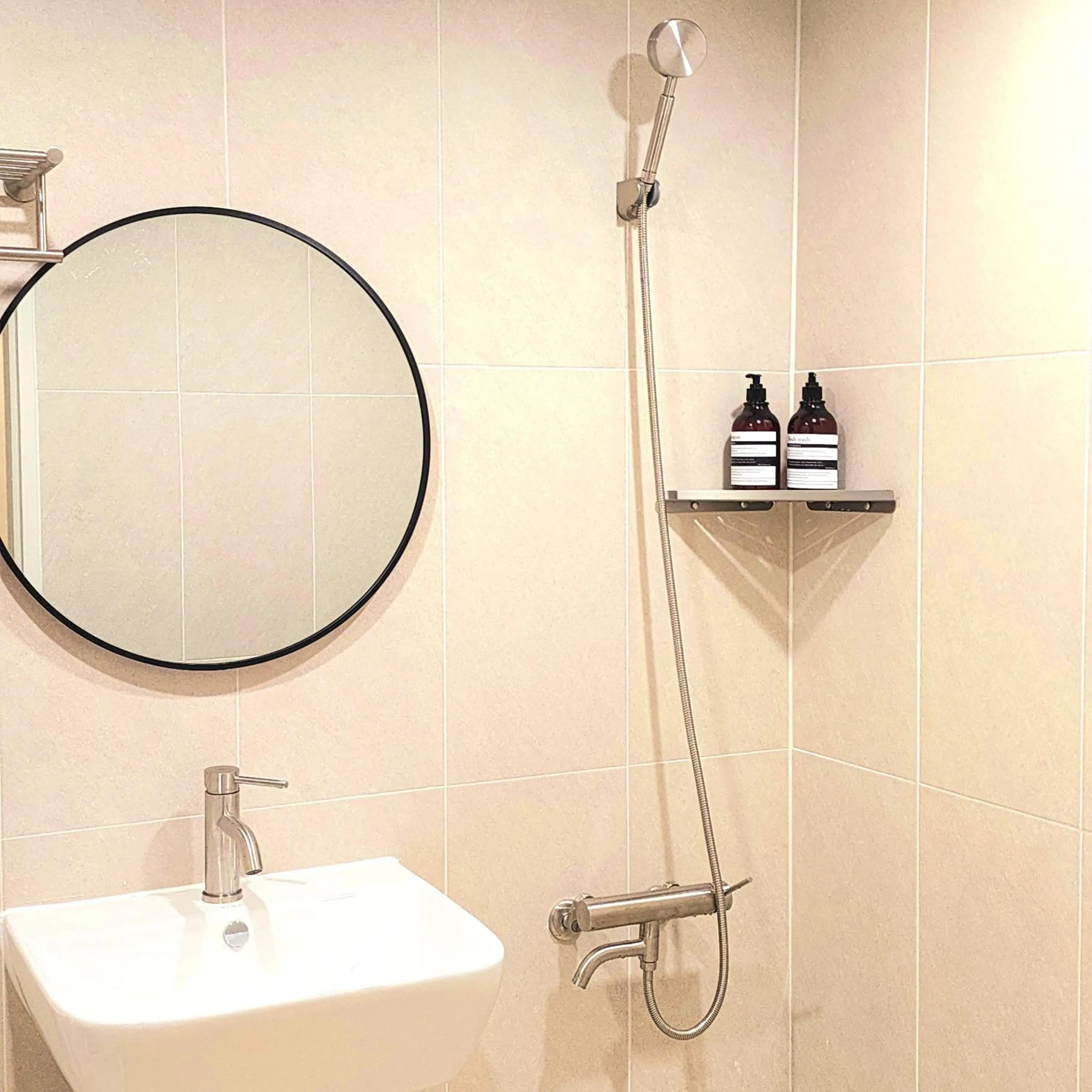 Shower in Gaga House Chungmu