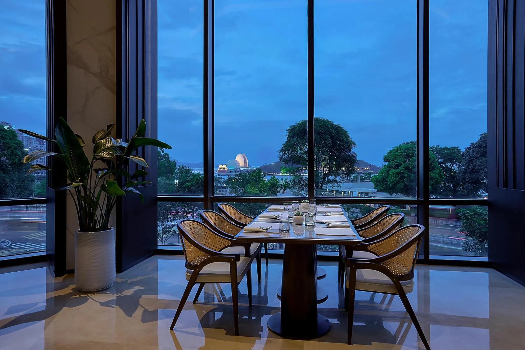 Dining area in Grand Ocean View Hotel Zhuhai