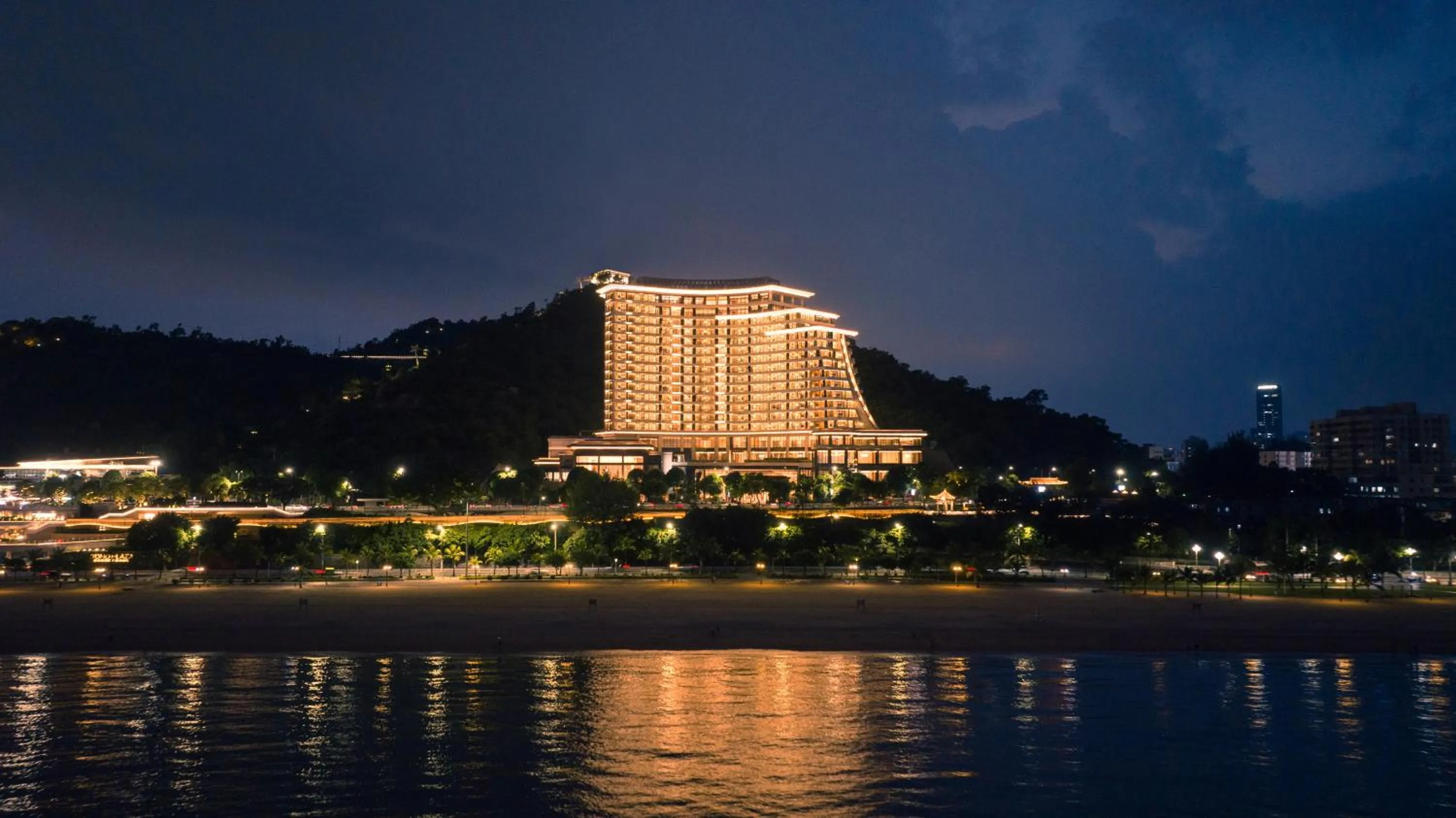 Night in Grand Ocean View Hotel Zhuhai