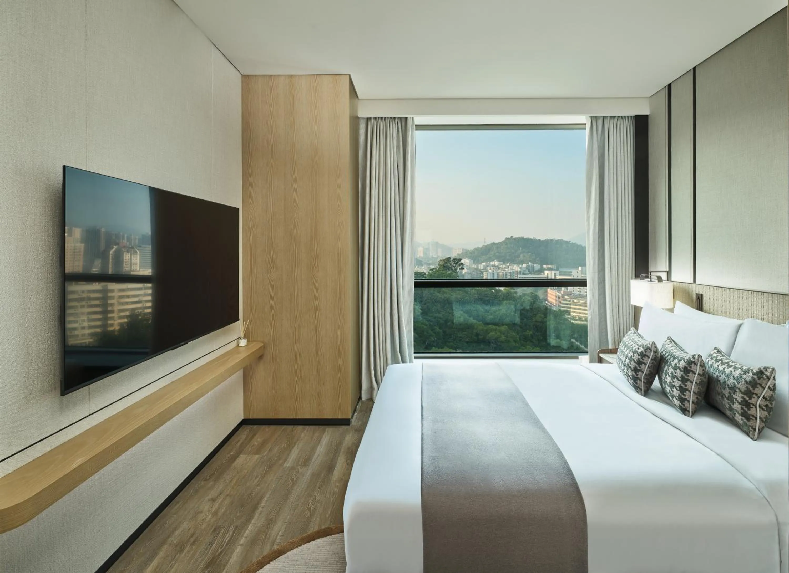 Bedroom, Bed in Grand Ocean View Hotel Zhuhai