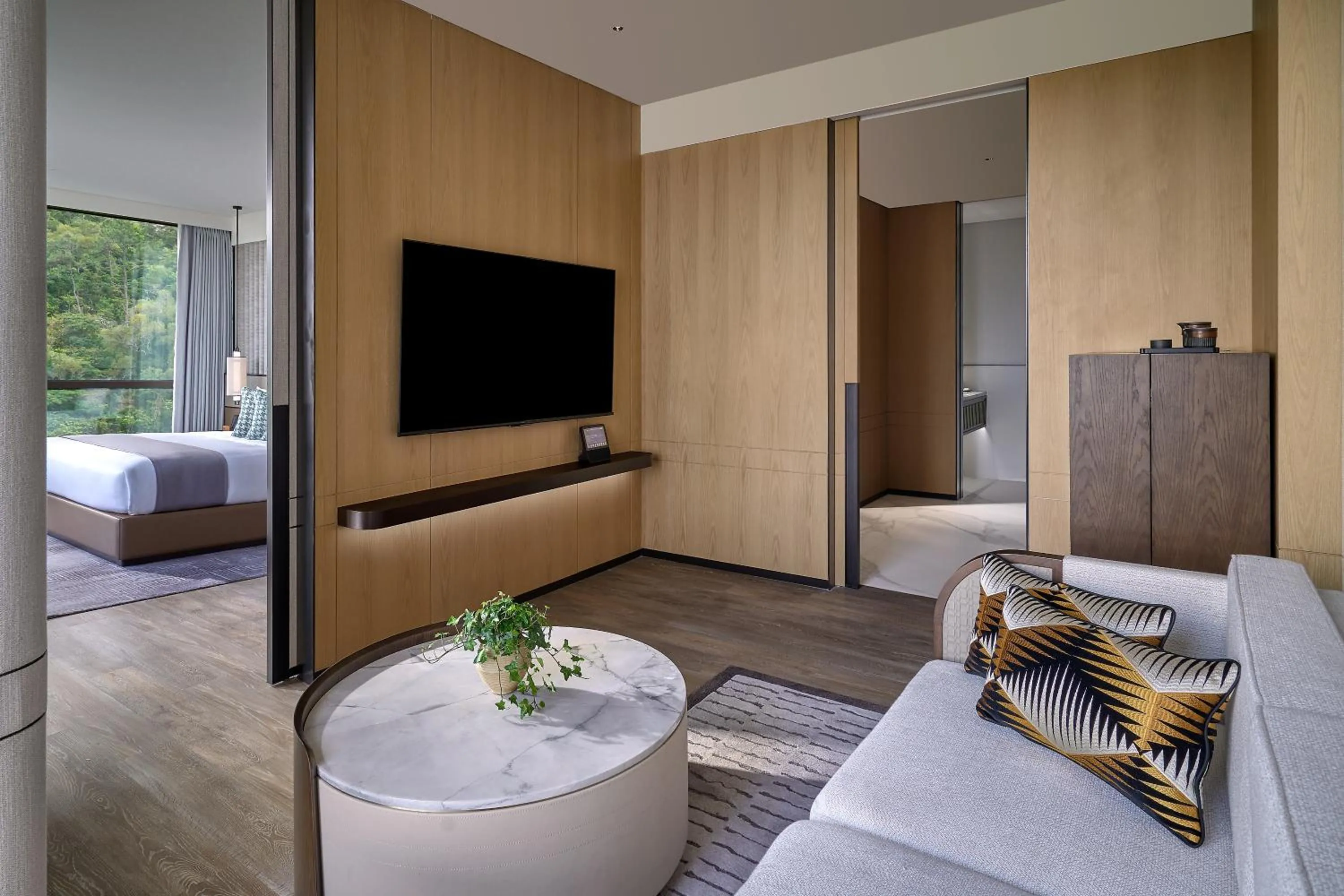 Living room, Bed in Grand Ocean View Hotel Zhuhai