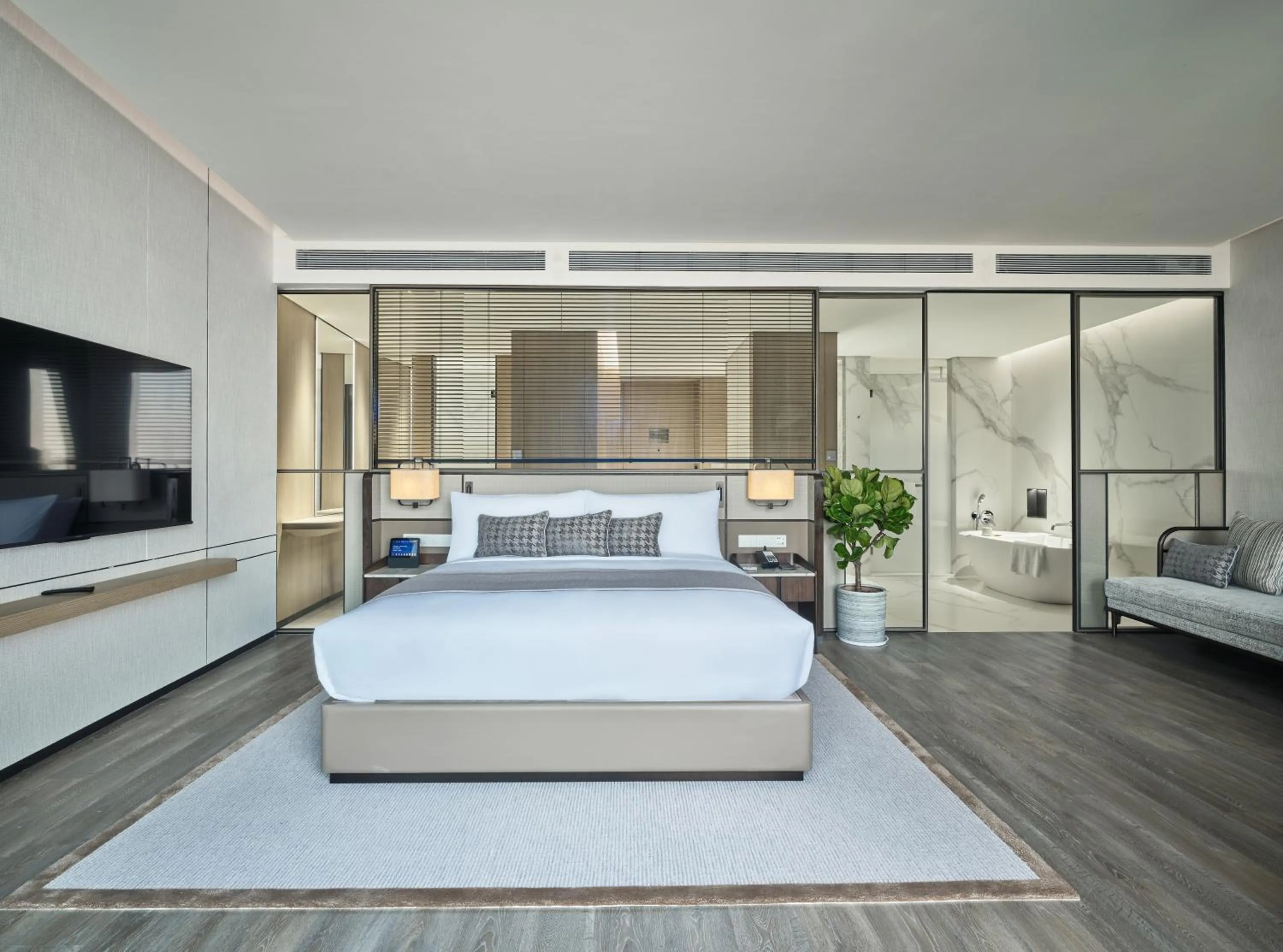 Bedroom, Bed in Grand Ocean View Hotel Zhuhai