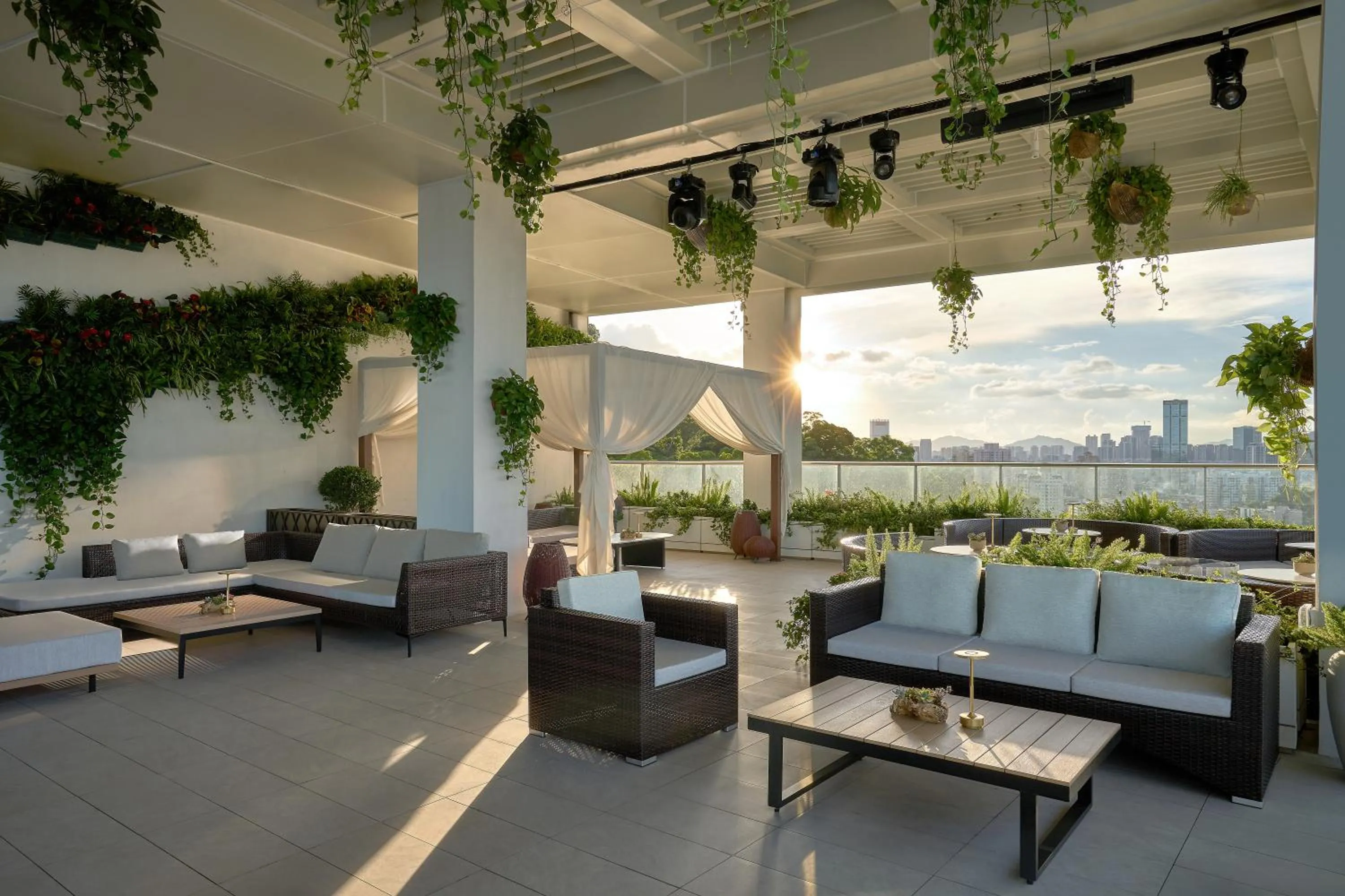 Lounge or bar in Grand Ocean View Hotel Zhuhai