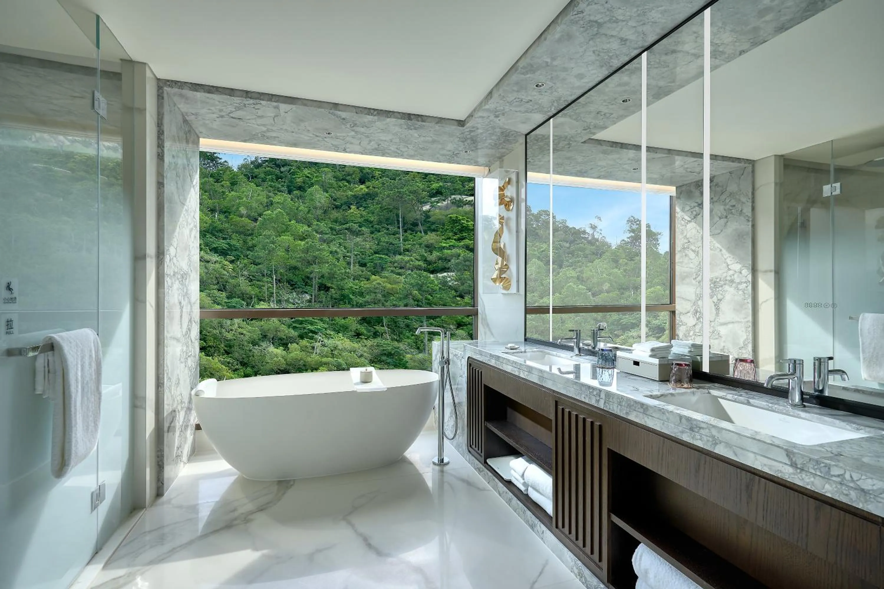 Bathroom in Grand Ocean View Hotel Zhuhai