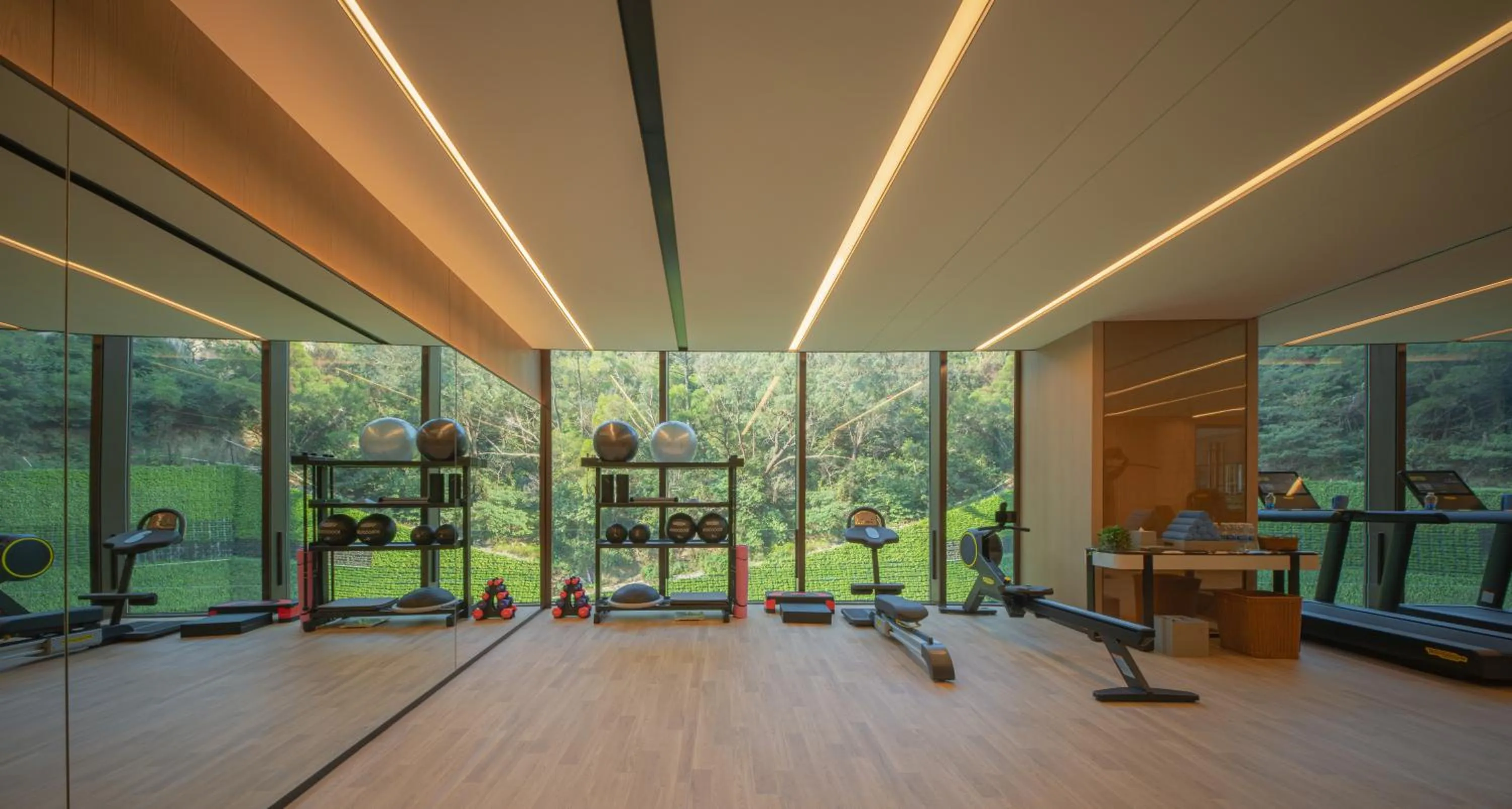 Fitness centre/facilities in Grand Ocean View Hotel Zhuhai