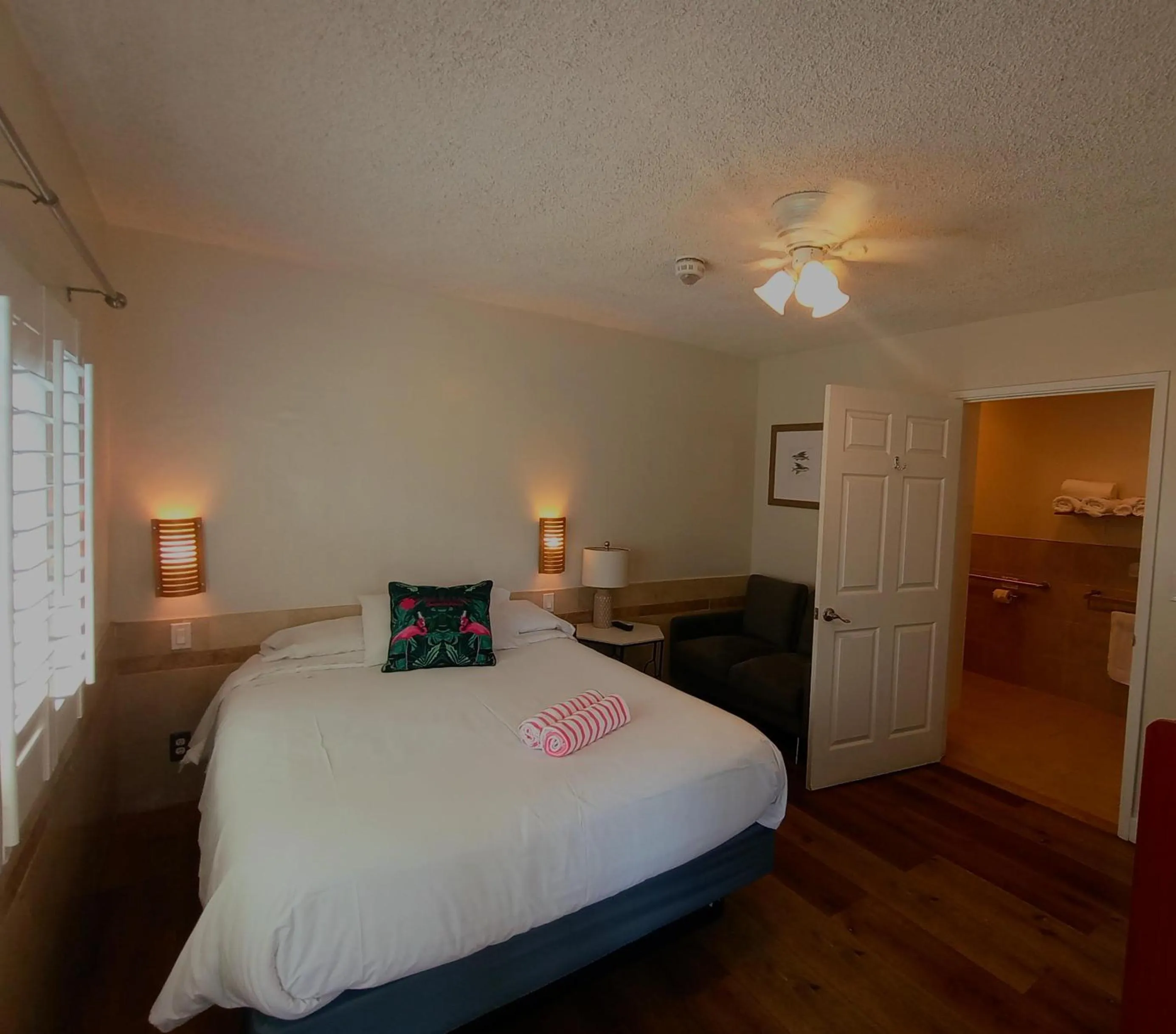 Property building, Bed in El Rancho Motel