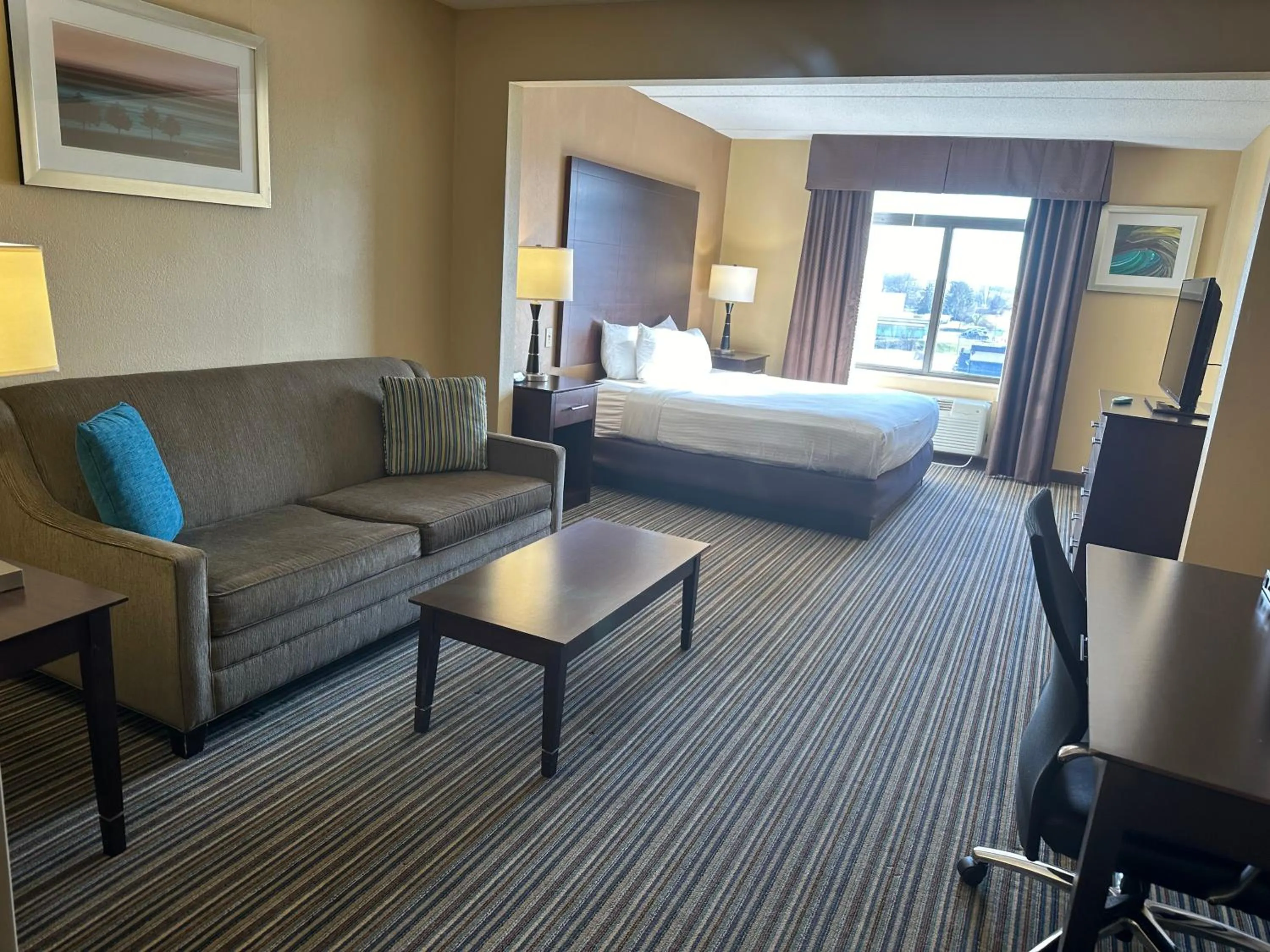 TV and multimedia, Bed in Wingate by Wyndham Harrisburg Near Hershey