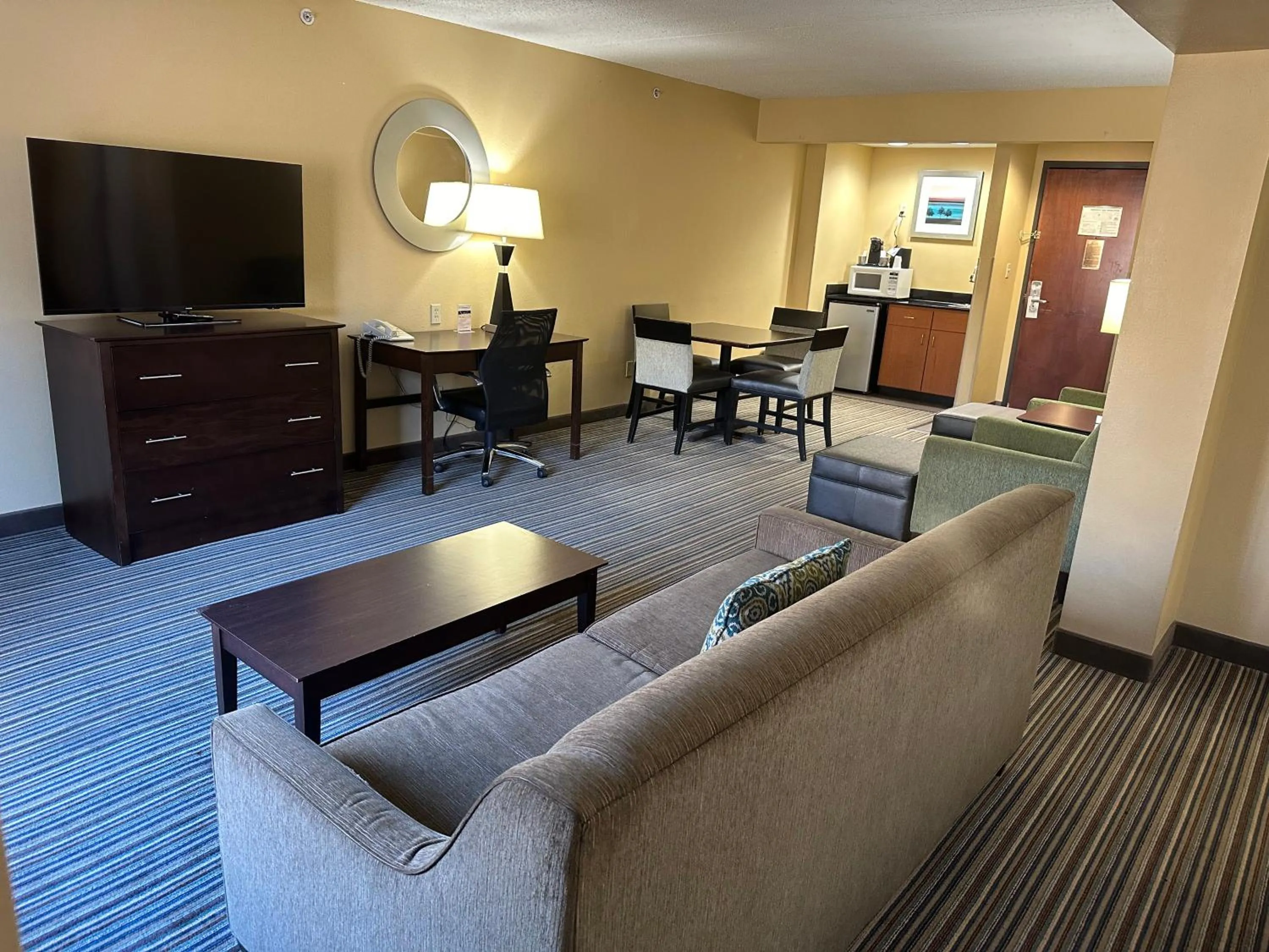 TV and multimedia in Wingate by Wyndham Harrisburg Near Hershey