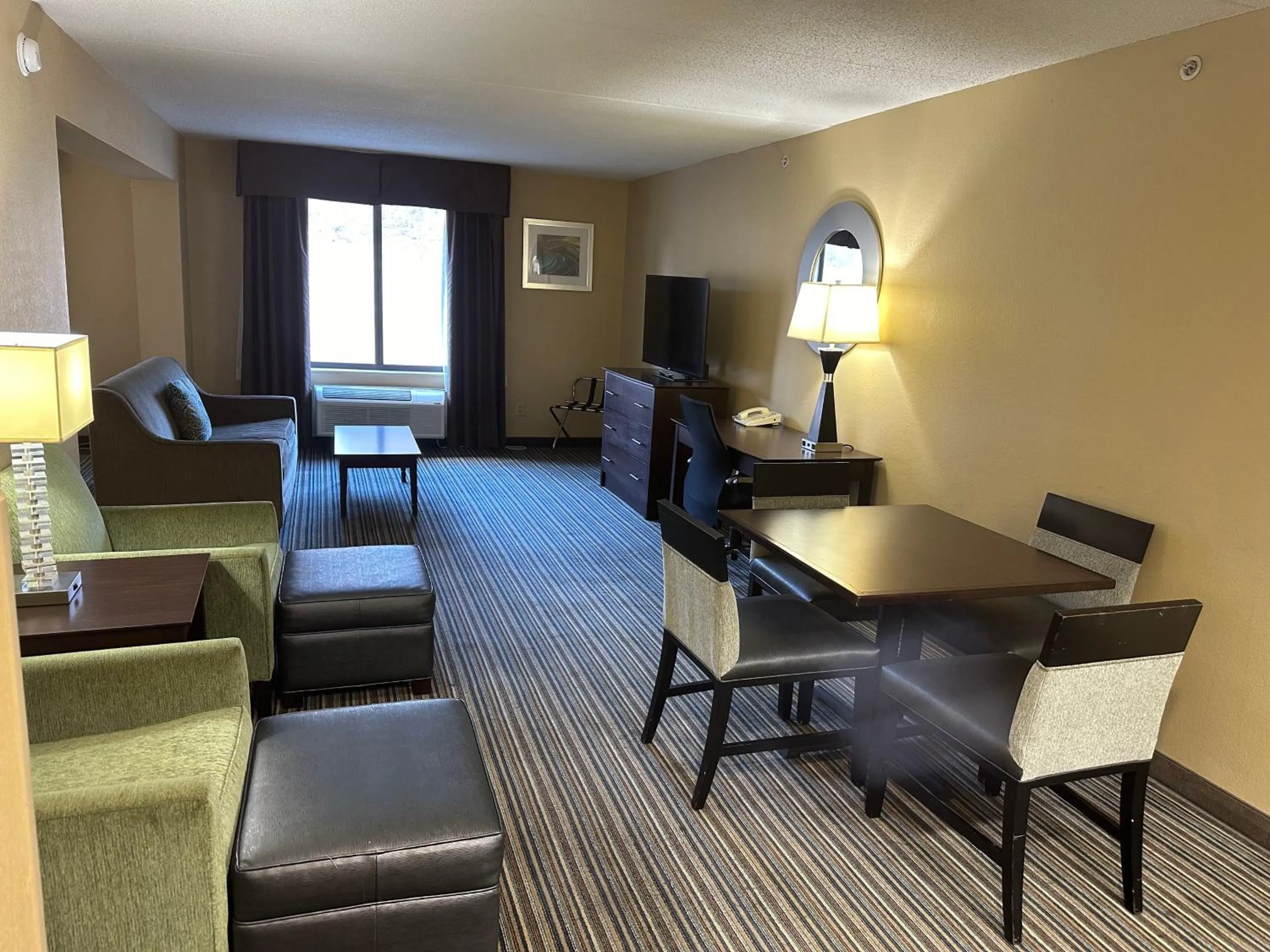 TV and multimedia in Wingate by Wyndham Harrisburg Near Hershey