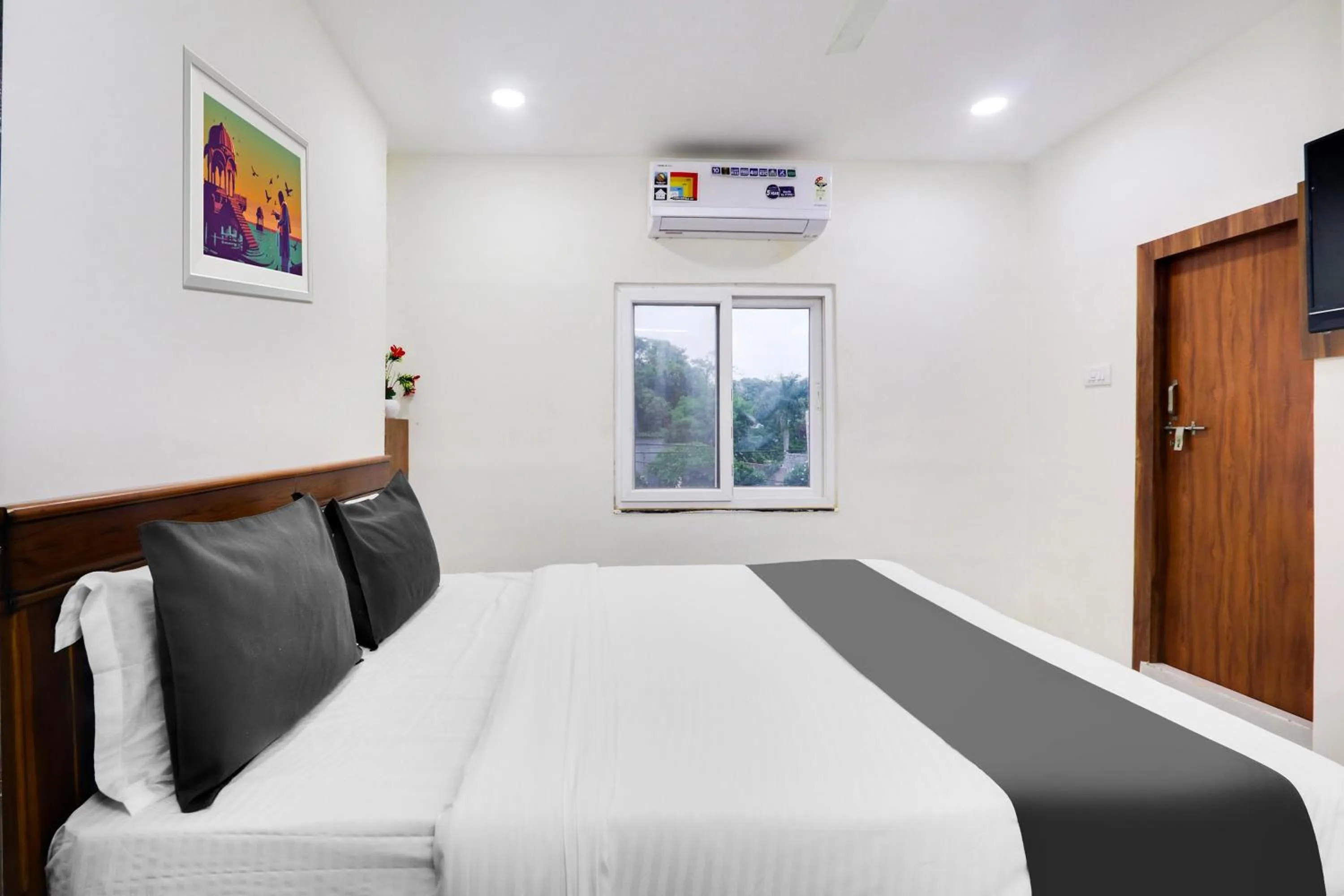 Bedroom, Bed in Hotel O Honey Rooms