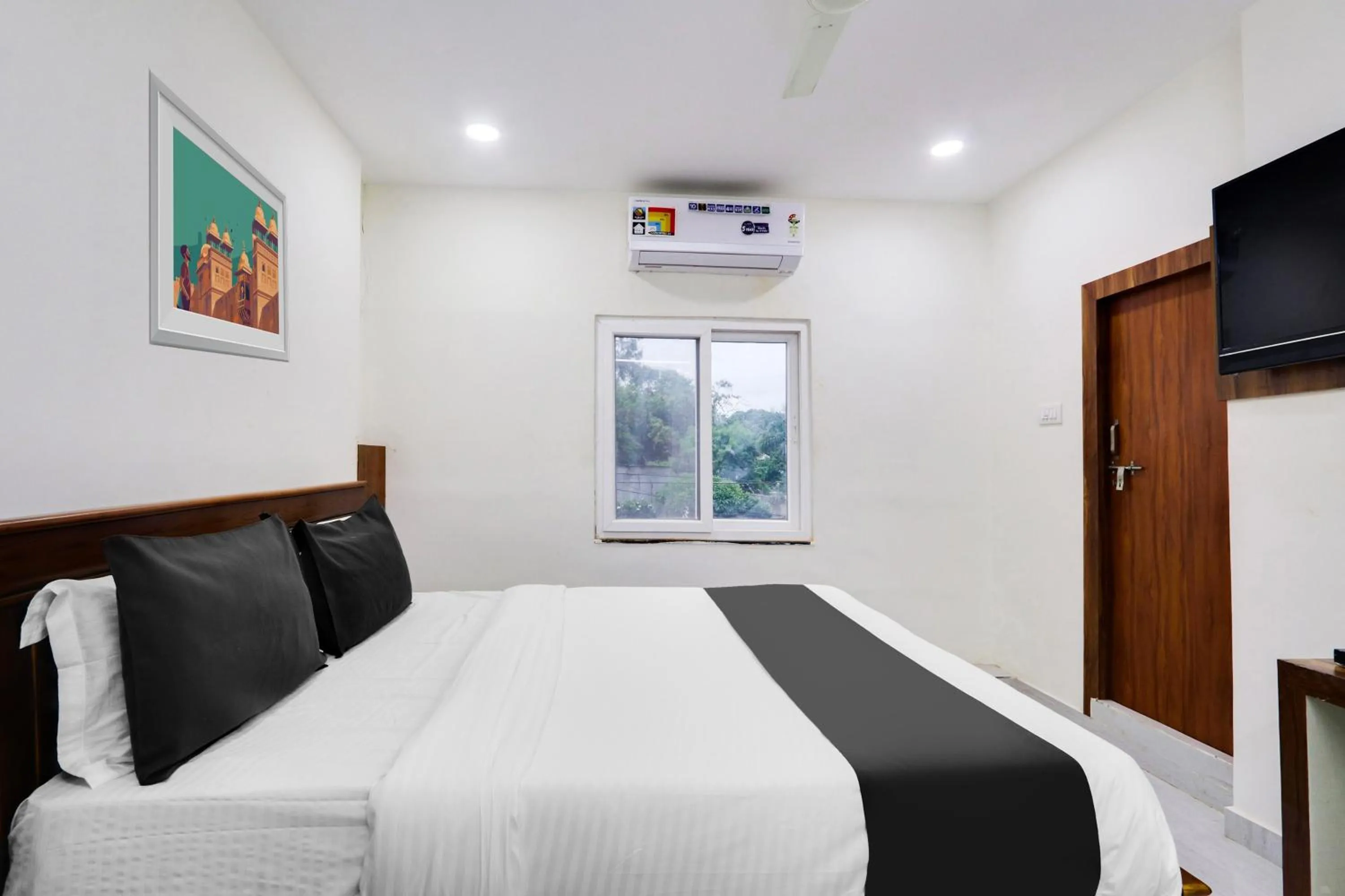 Bedroom, Bed in Hotel O Honey Rooms