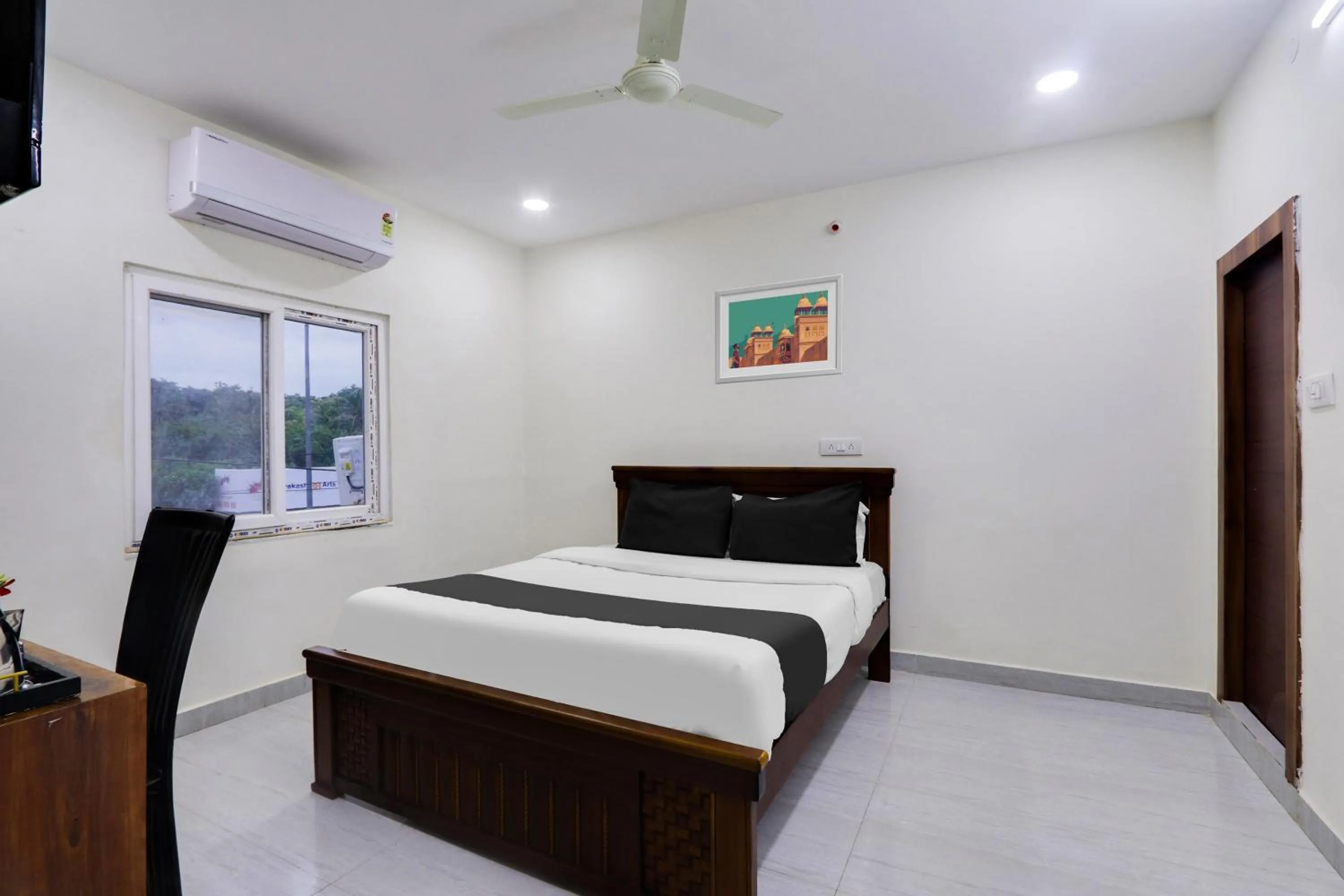 Bedroom, Bed in Hotel O Honey Rooms