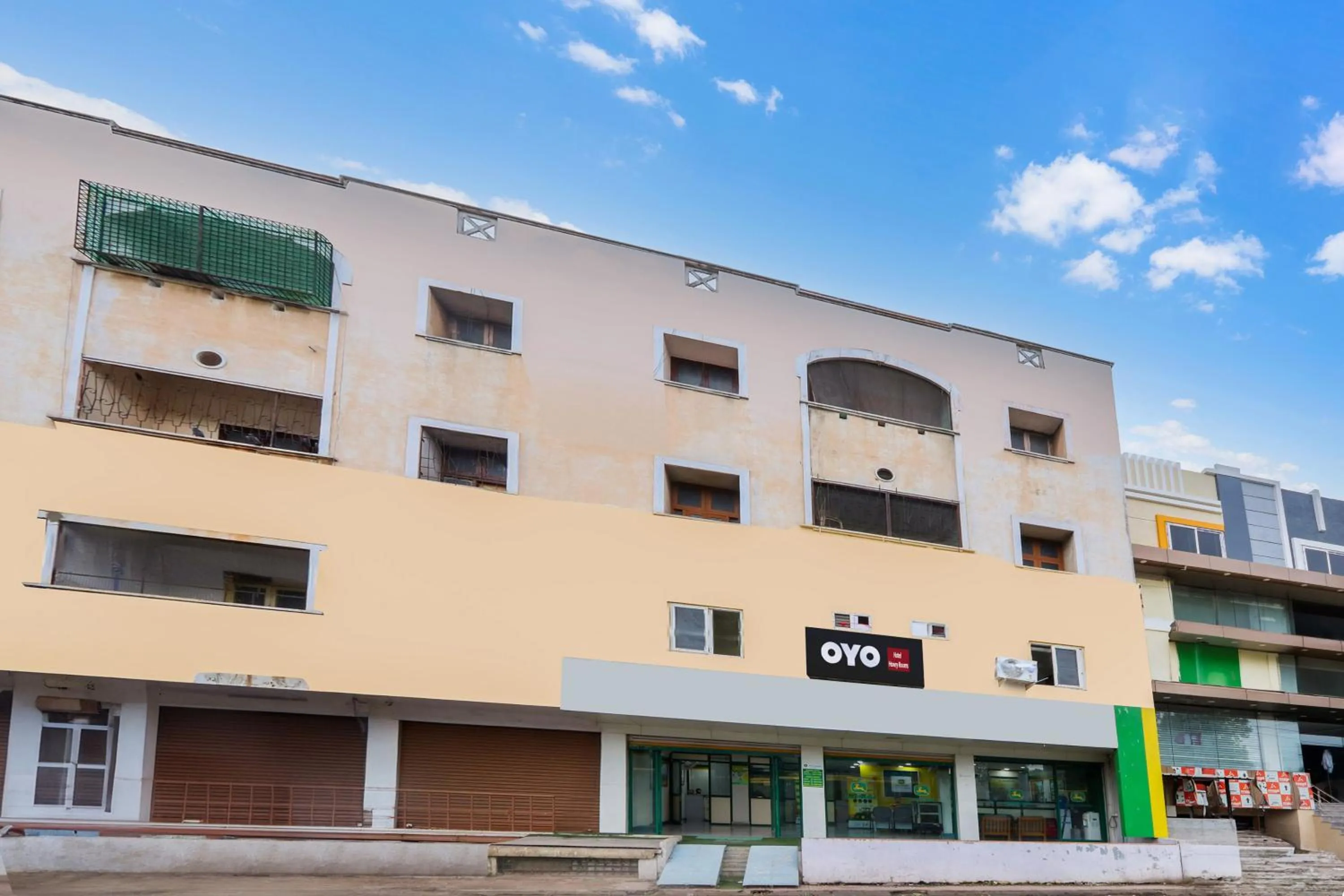Facade/entrance in Hotel O Honey Rooms