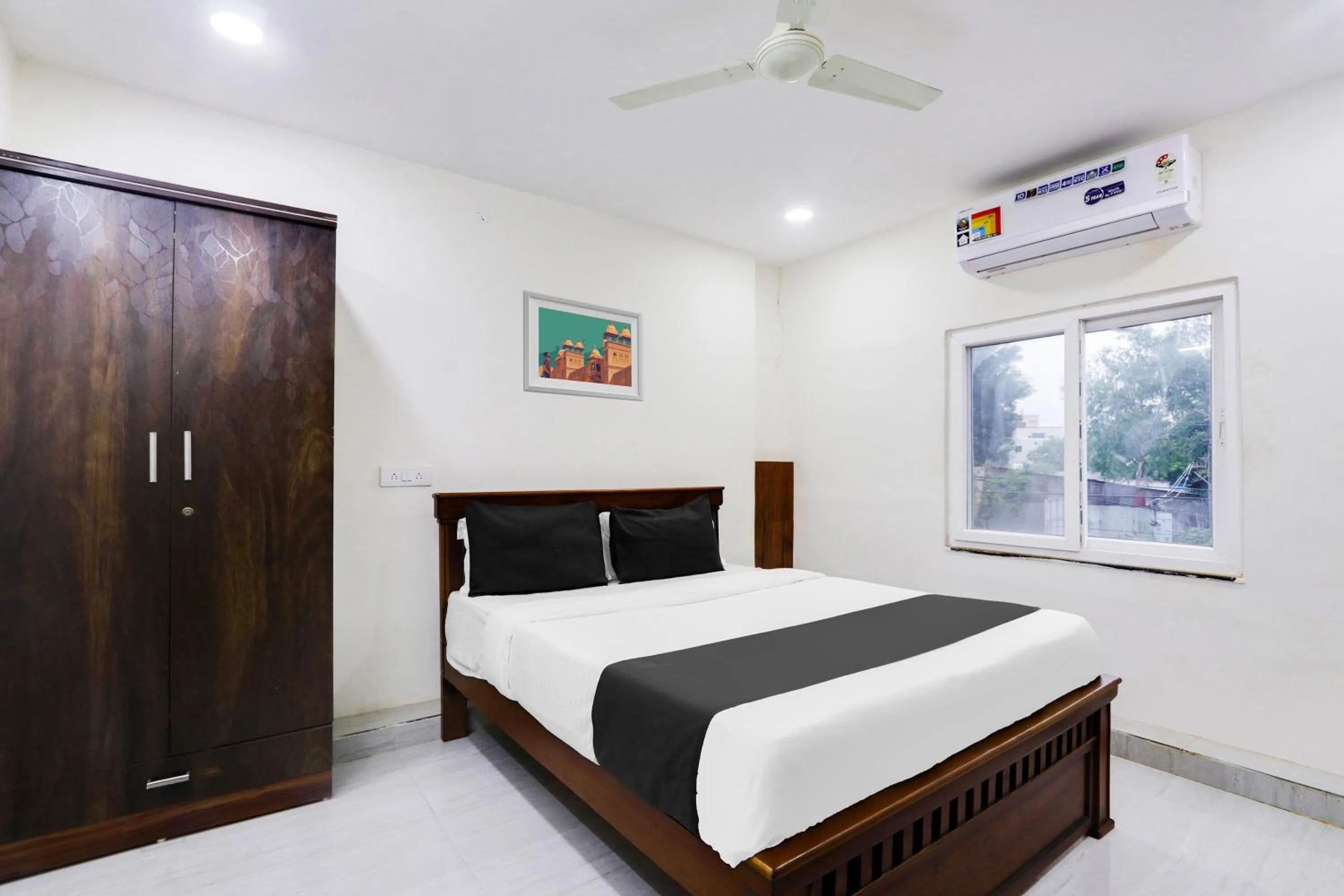 Bedroom, Bed in Hotel O Honey Rooms