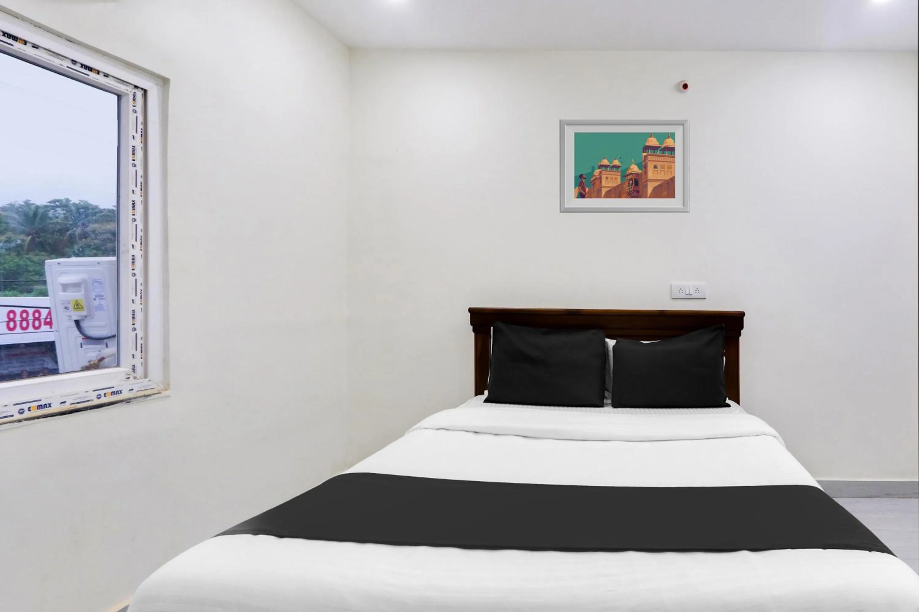 Bedroom, Bed in Hotel O Honey Rooms