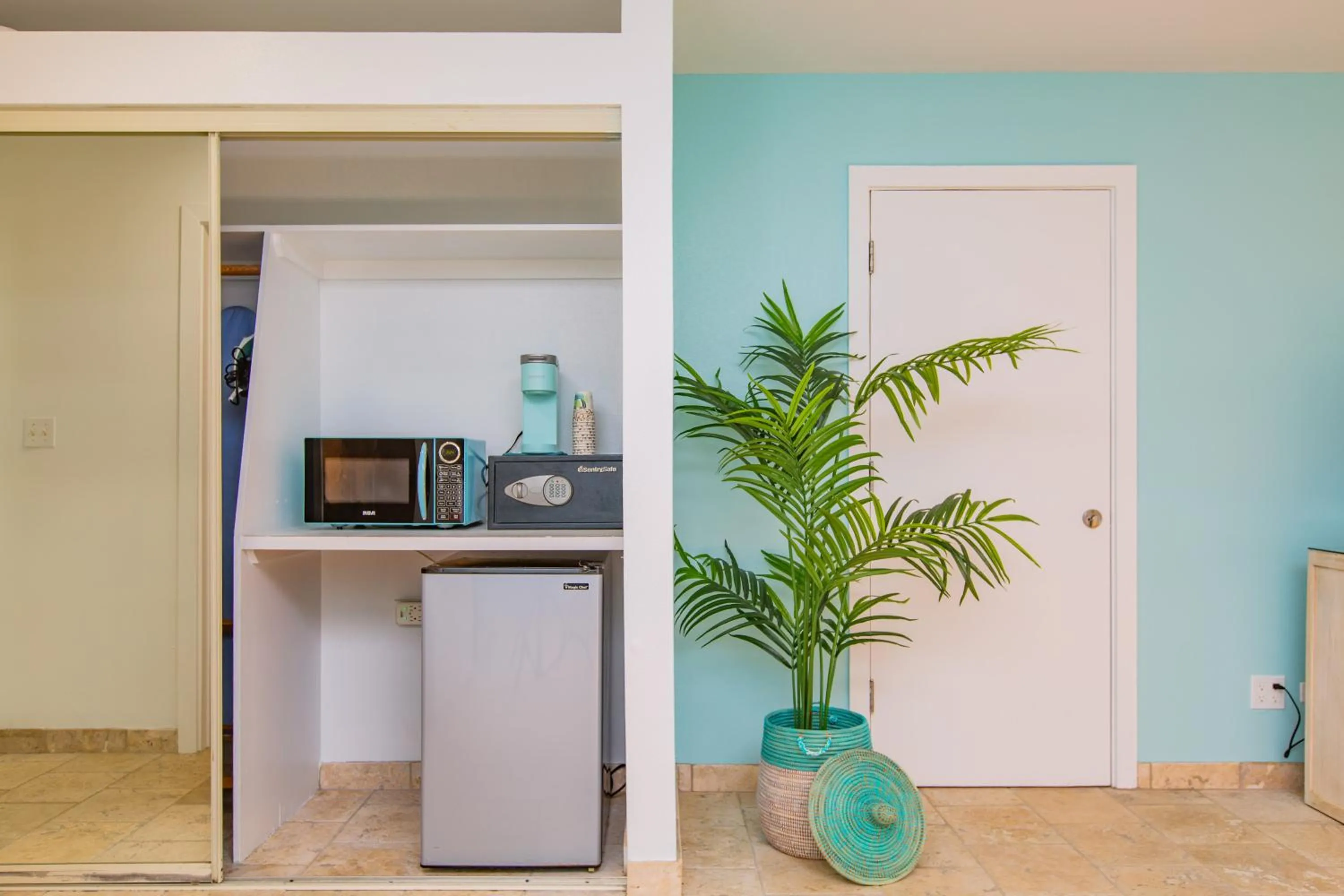 Coffee/tea facilities in Tamarind Reef Resort Spa & Marina