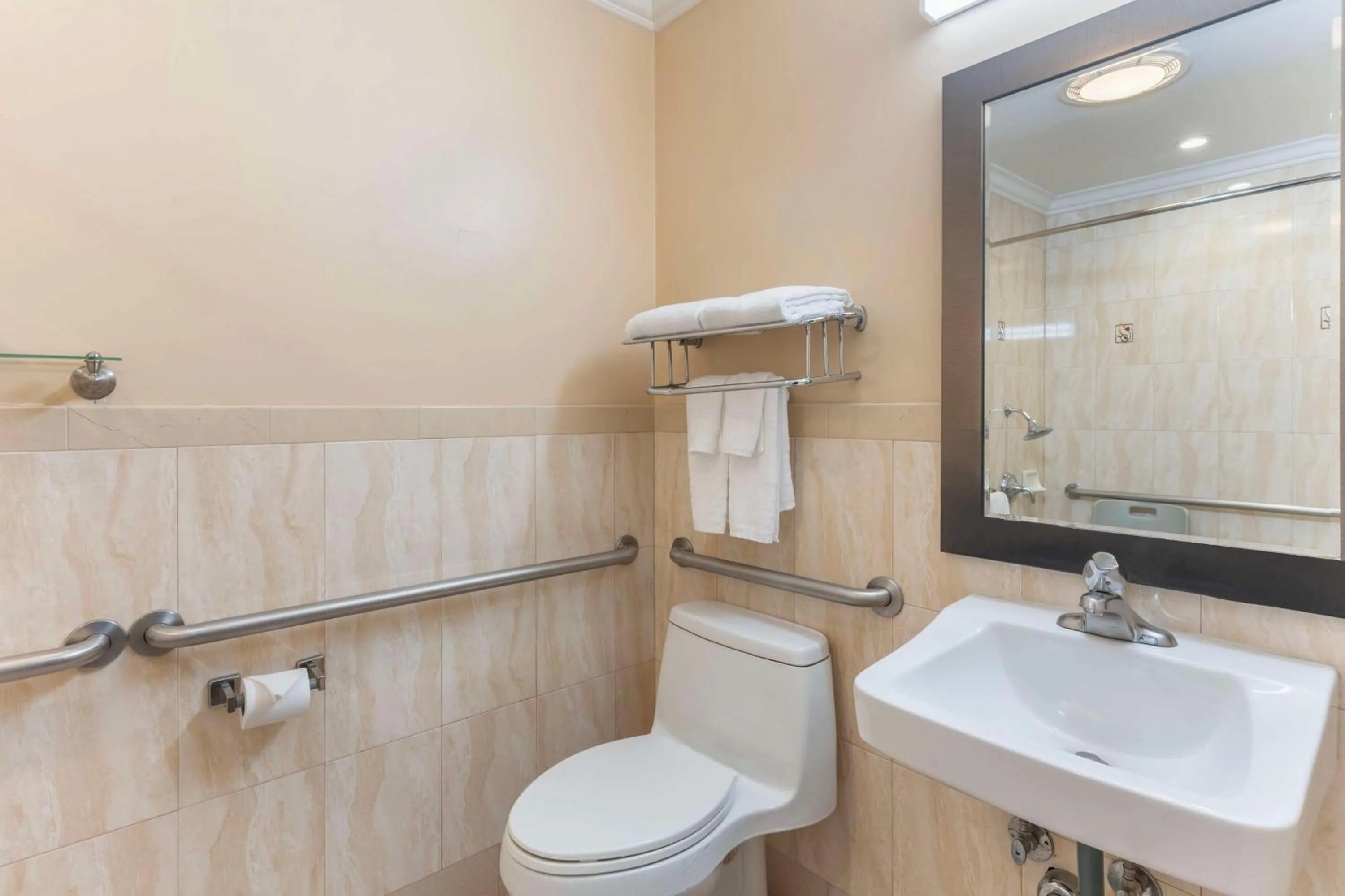 Bathroom in Best Western Plus Airport Plaza