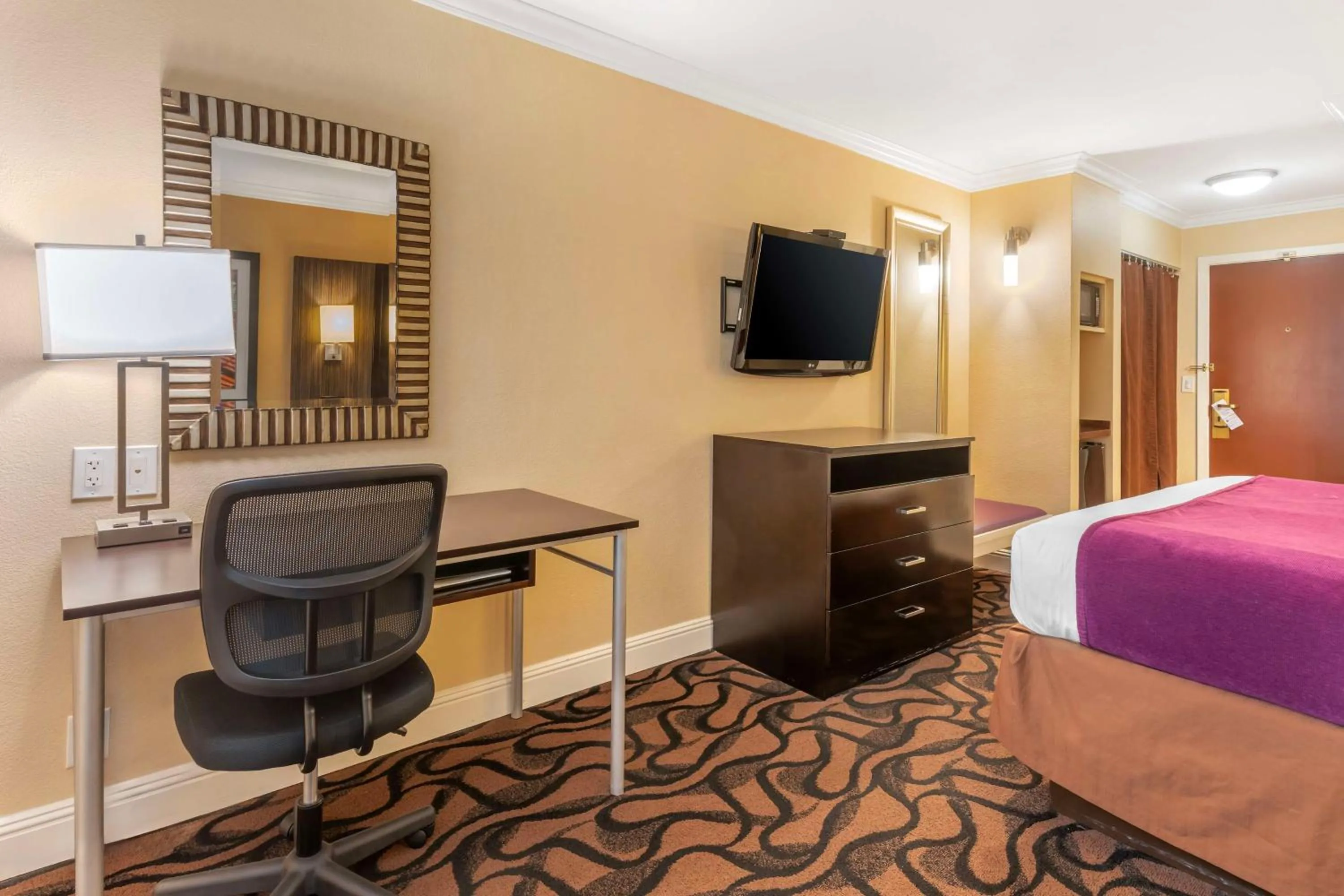 Other, Bed in Best Western Plus Airport Plaza