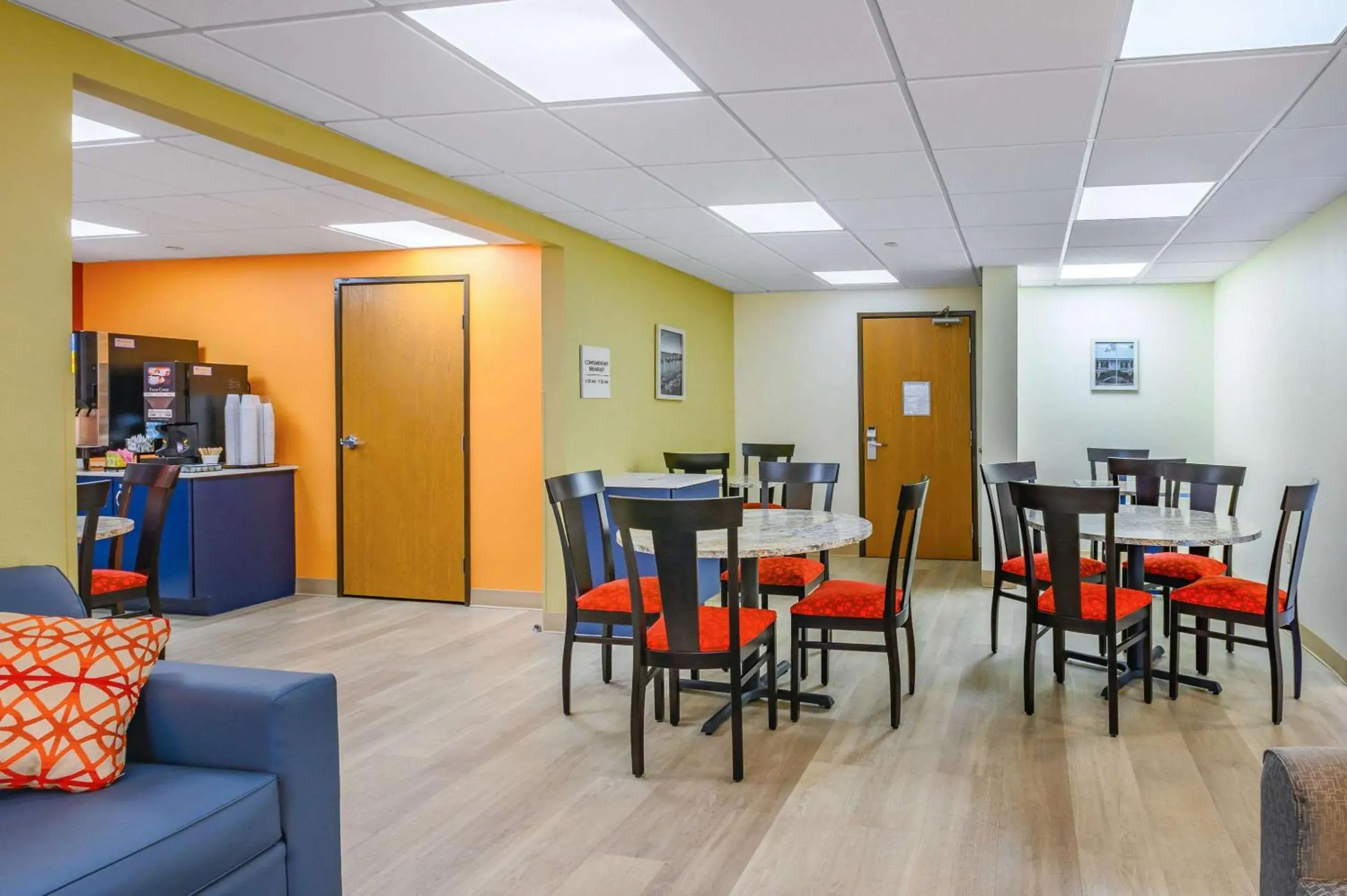 Lobby or reception in Suburban Studios Hammond Lobby or reception in Suburban Studios Hammond