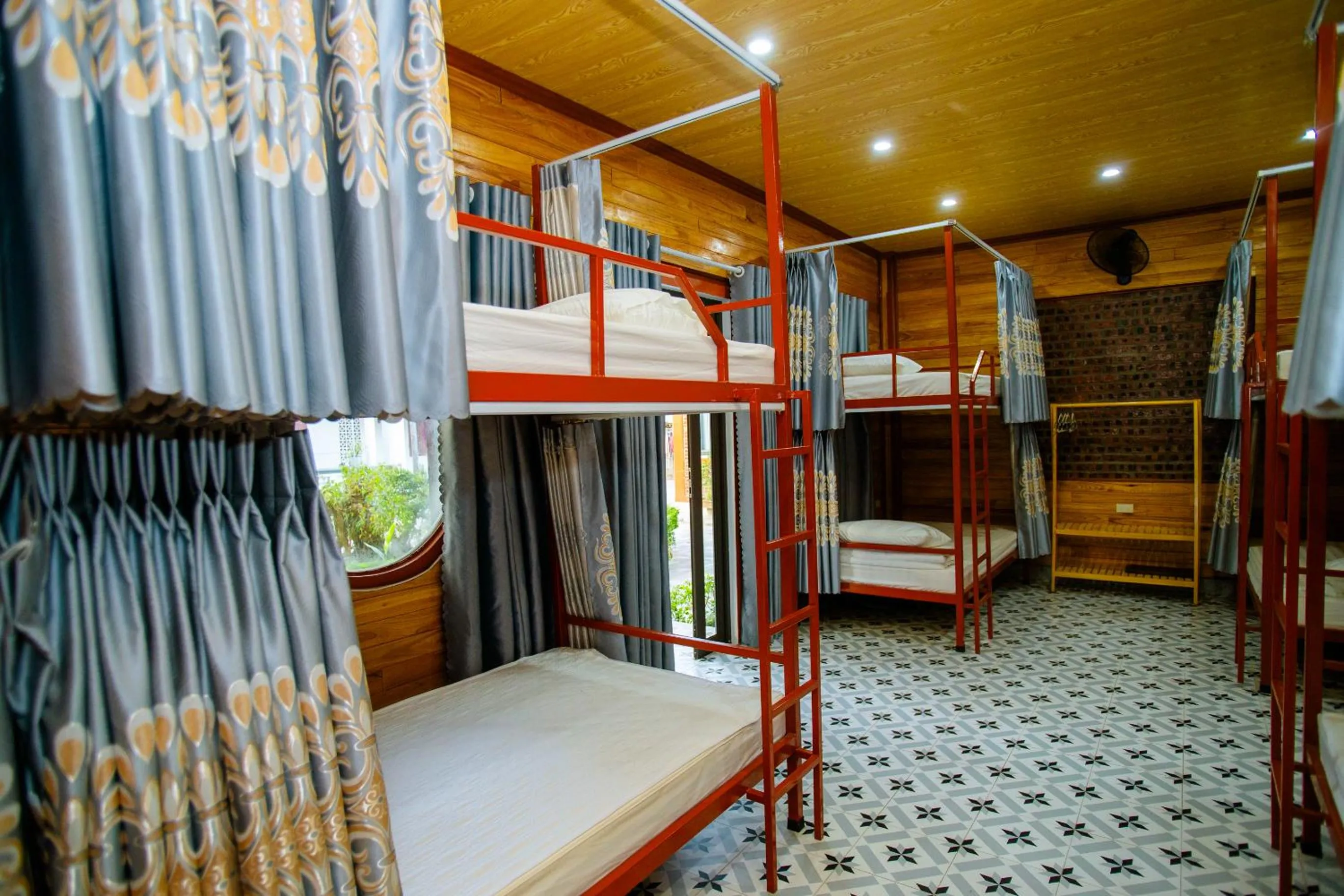 Photo of the whole room, Bed in Tam Coc Minh Quan Bungalow & Homestay