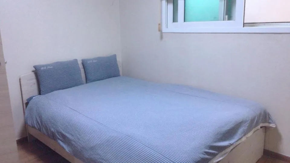 Bed in BB Hongdae Line