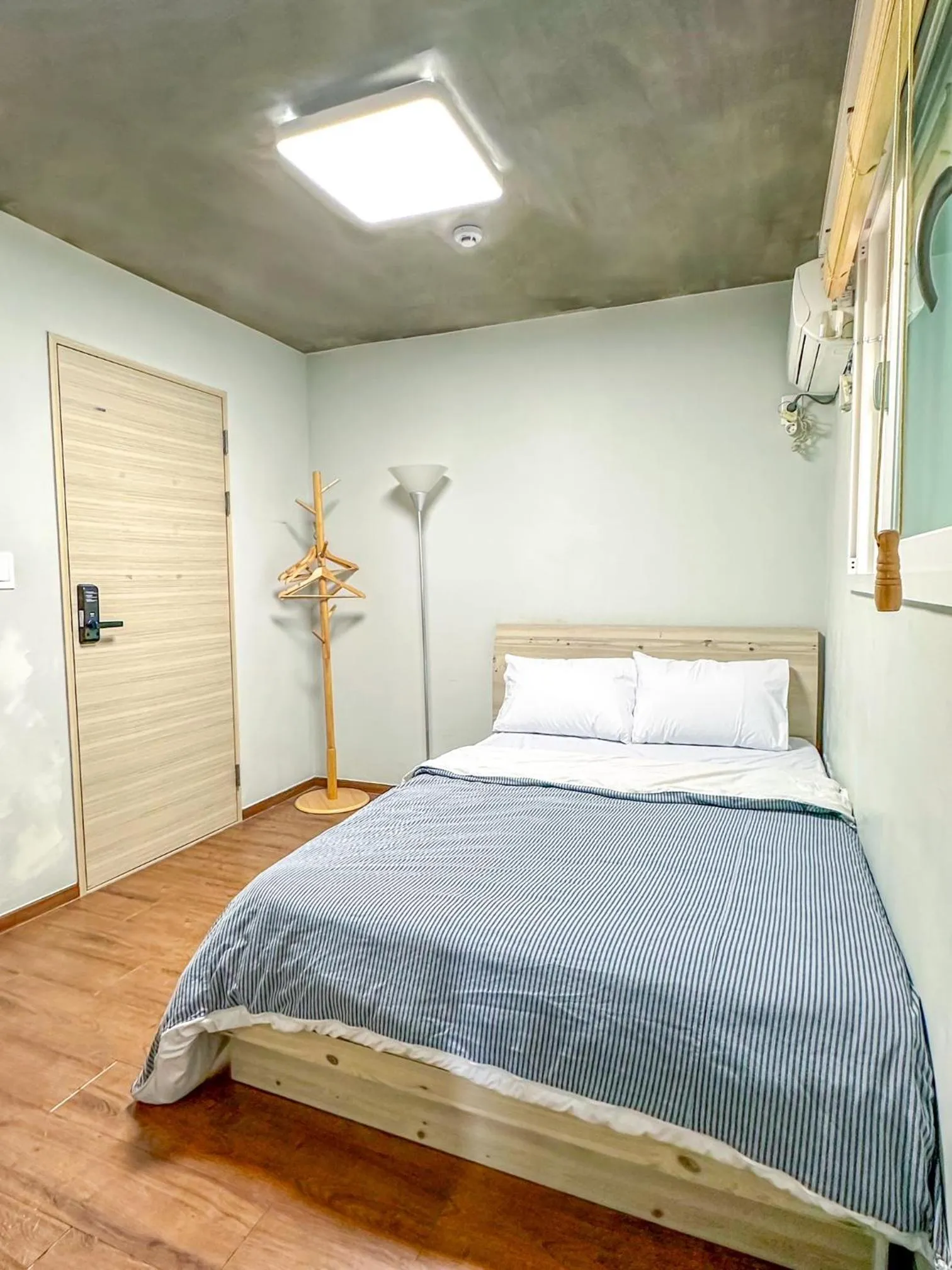 Bed in BB Hongdae Line