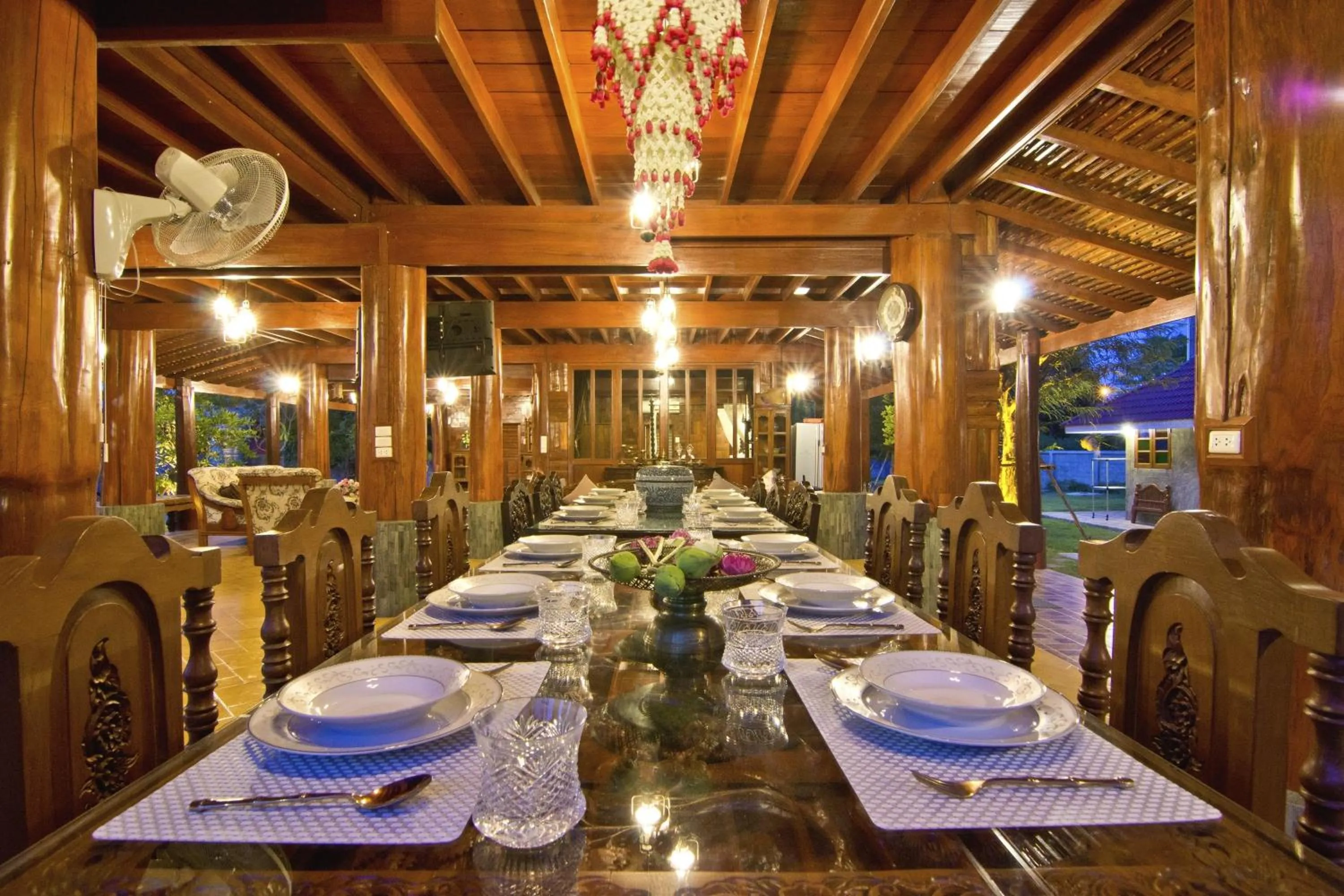 Restaurant/places to eat in Bueng Bua Thong Resort
