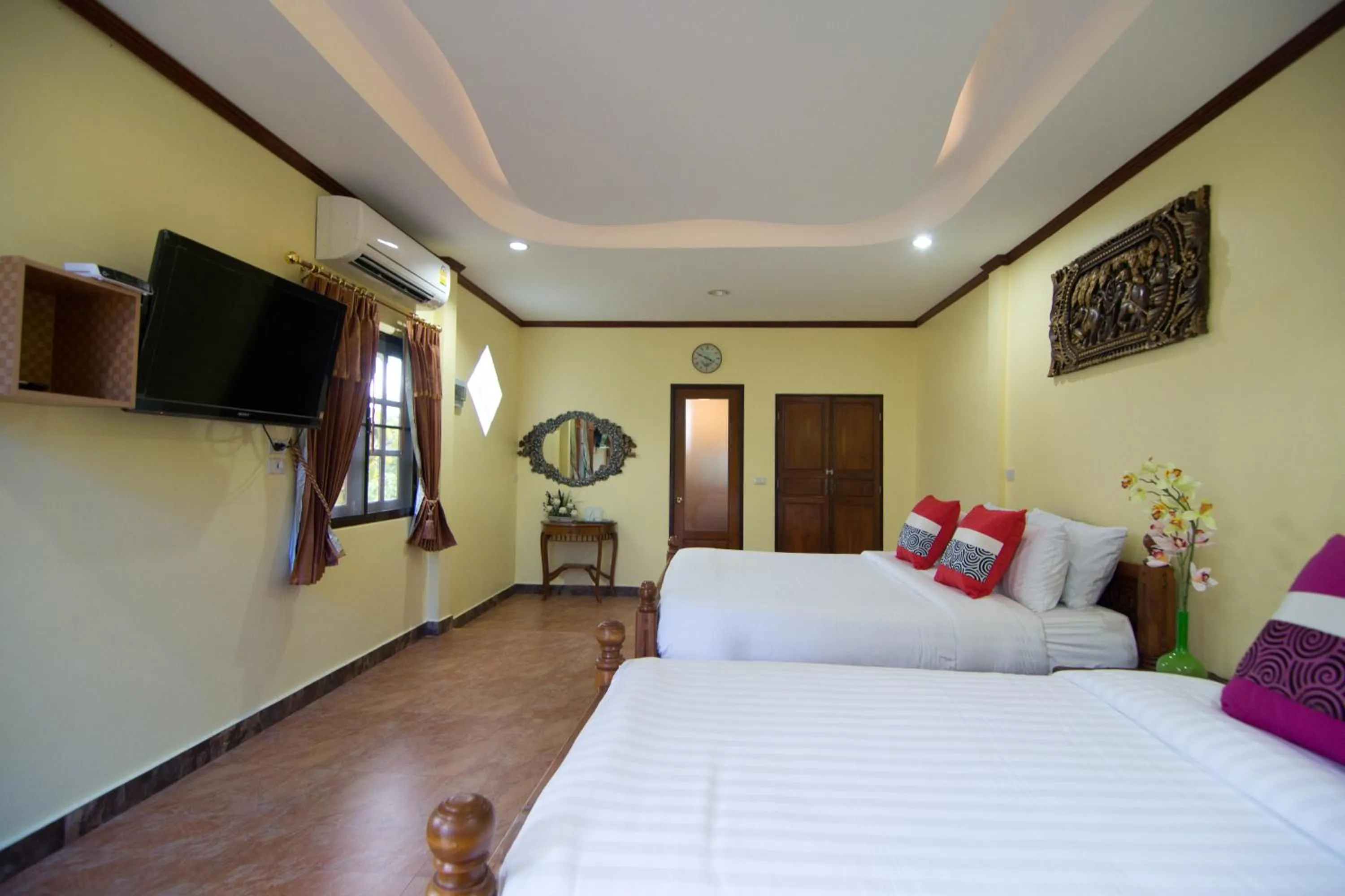 Bedroom, Bed in Bueng Bua Thong Resort