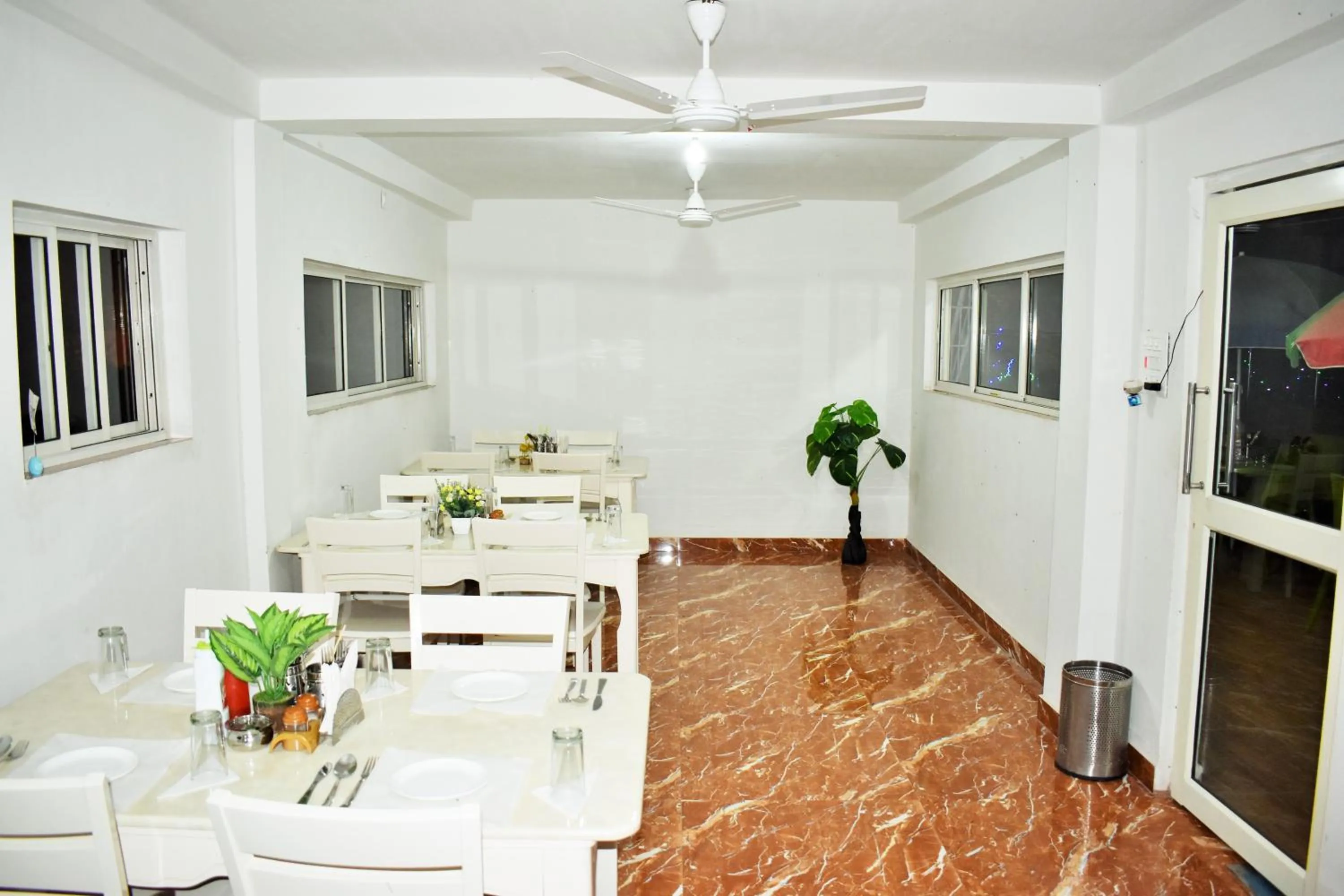 Restaurant/places to eat in Sakura House