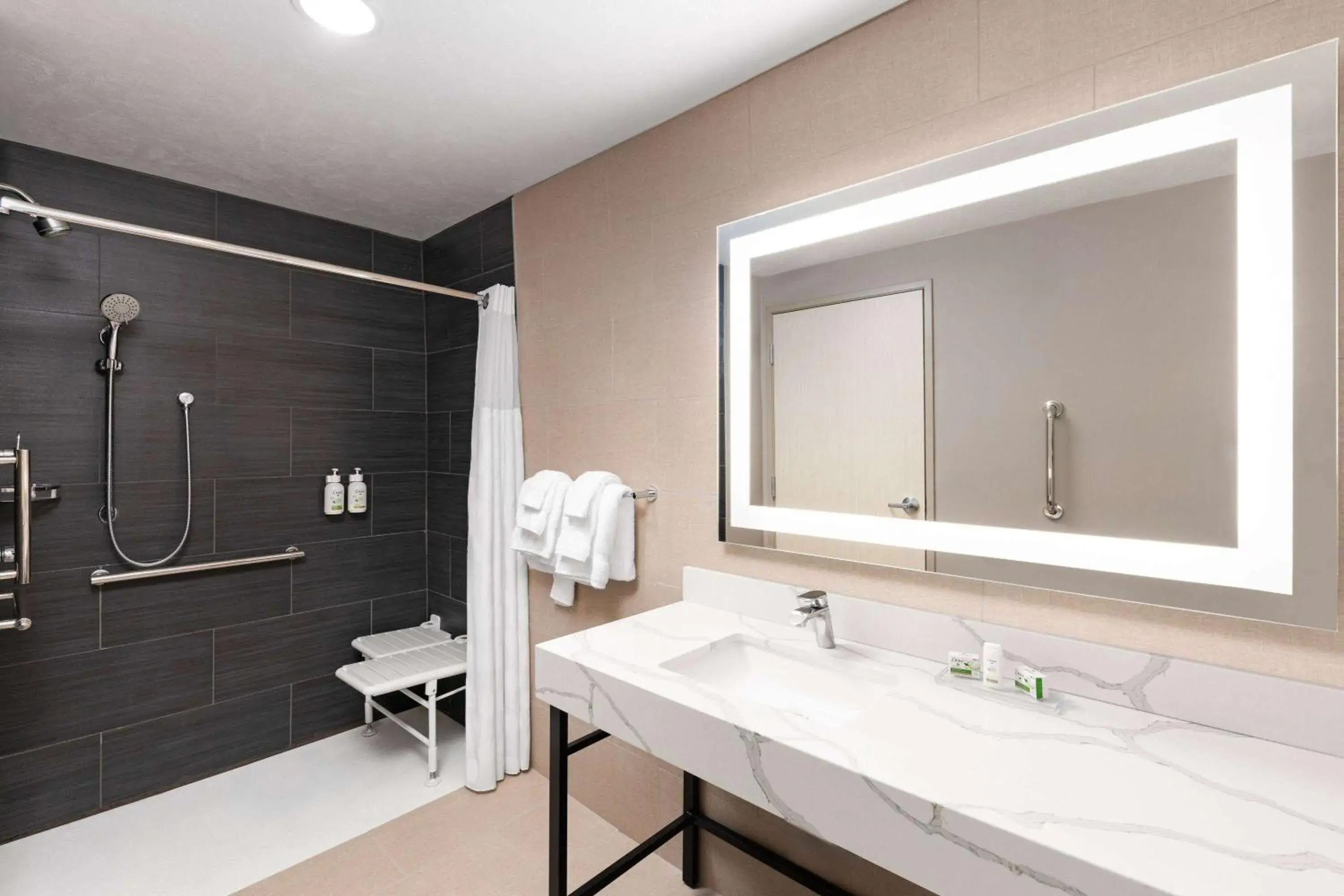 Photo of the whole room in Wingate by Wyndham Kingman Photo of the whole room in Wingate by Wyndham Kingman