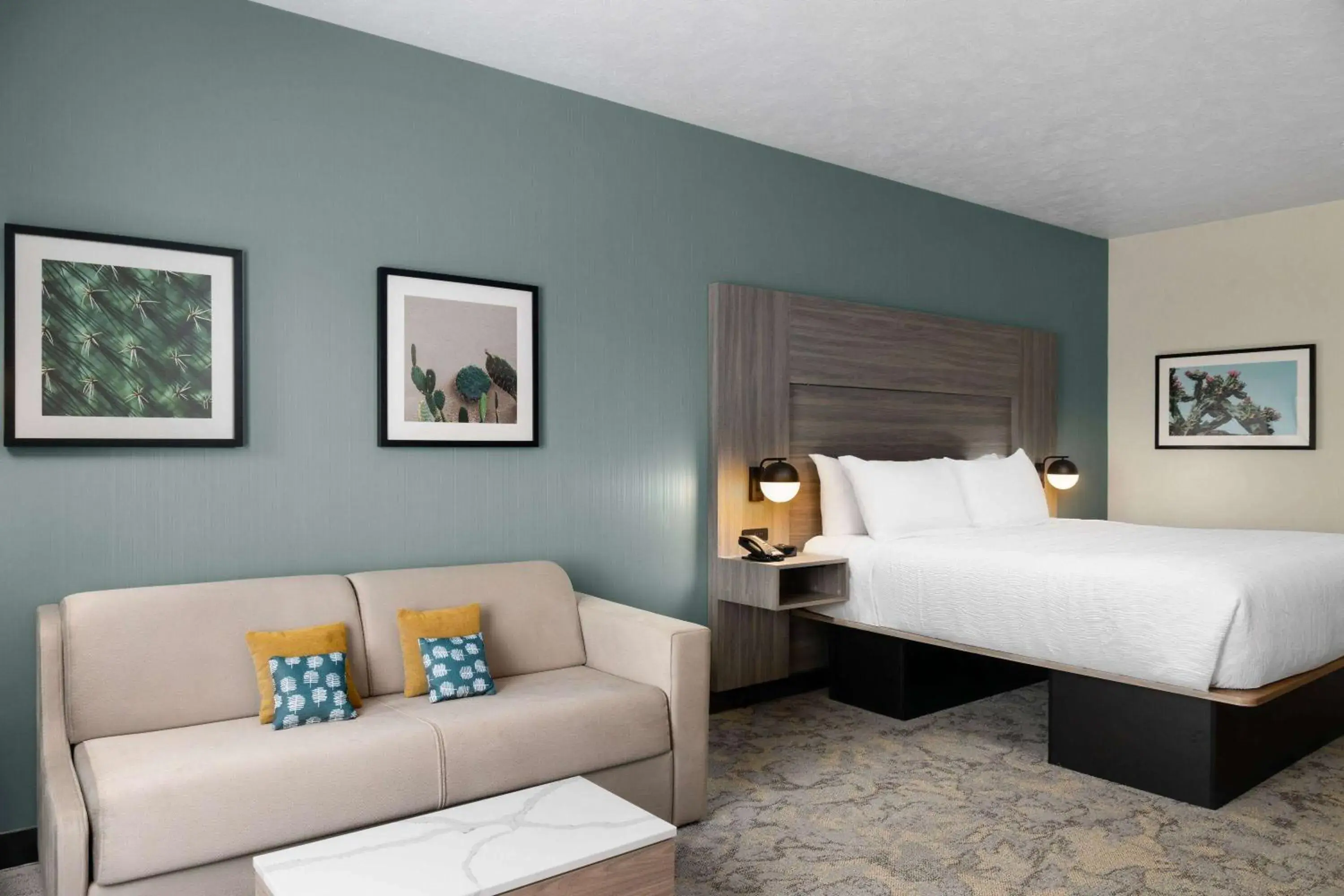 Photo of the whole room, Bed in Wingate by Wyndham Kingman Photo of the whole room, Bed in Wingate by Wyndham Kingman