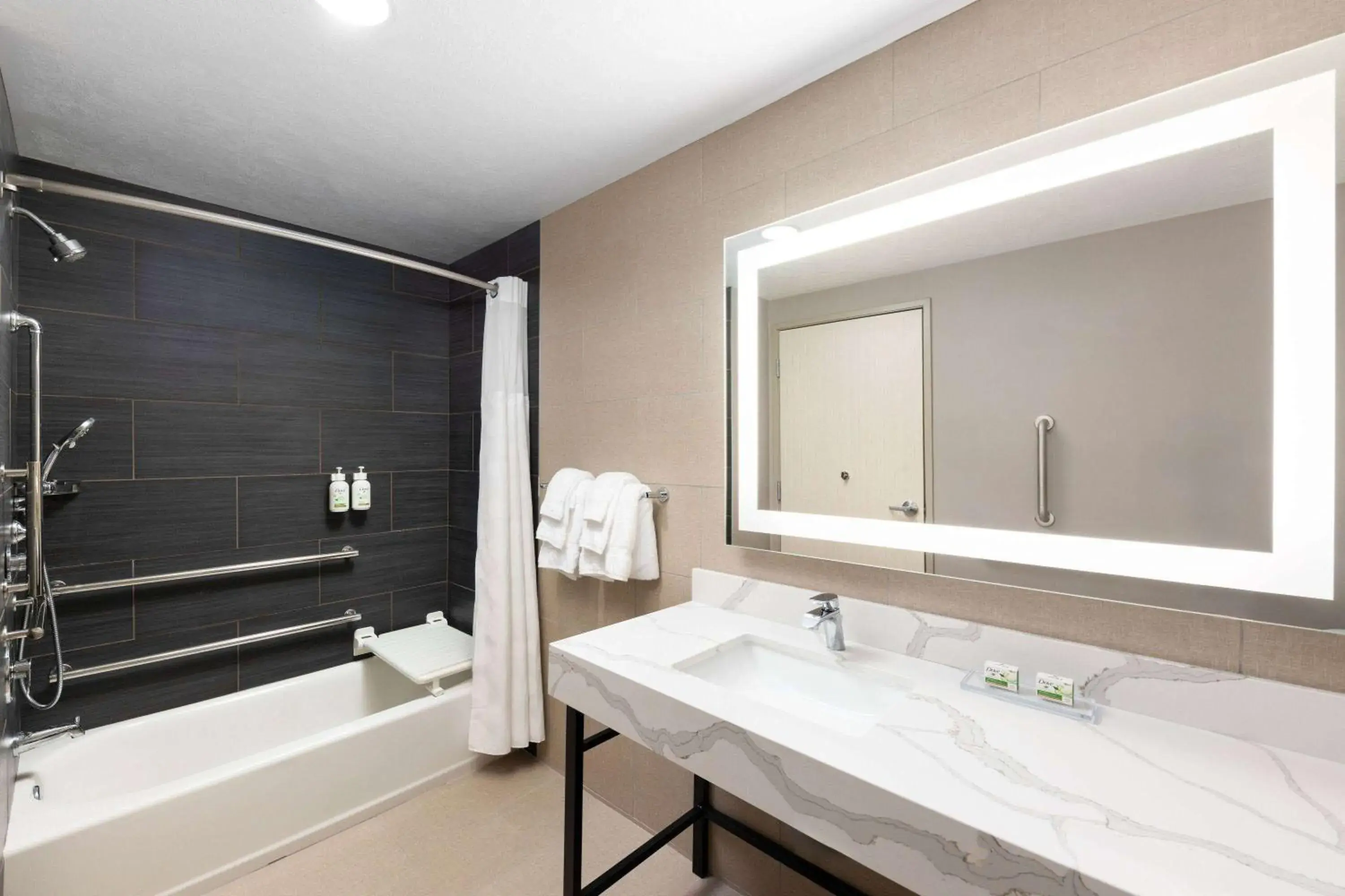 Photo of the whole room in Wingate by Wyndham Kingman Photo of the whole room in Wingate by Wyndham Kingman