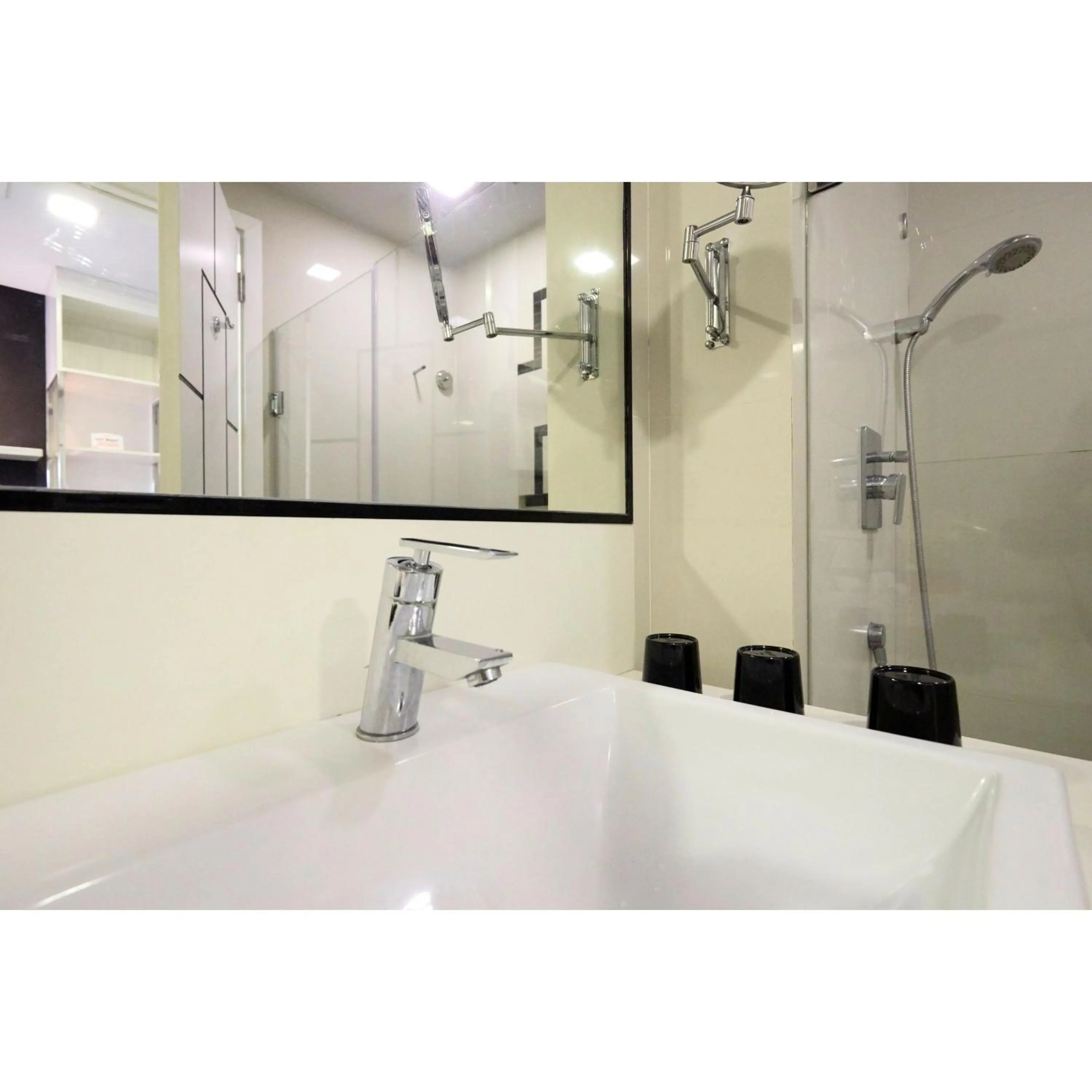 Bathroom in Summit Hotel Magnolia