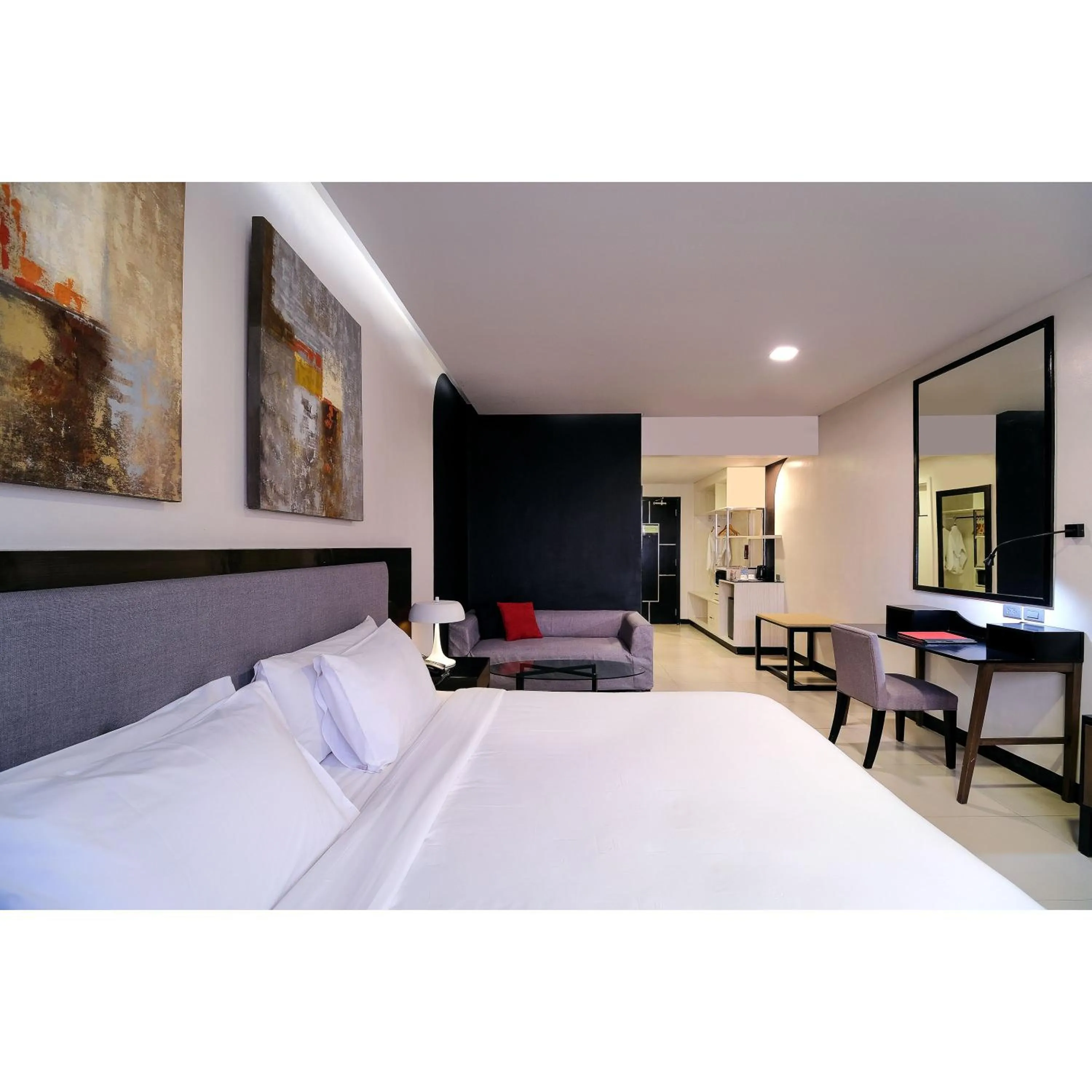 Photo of the whole room, Bed in Summit Hotel Magnolia