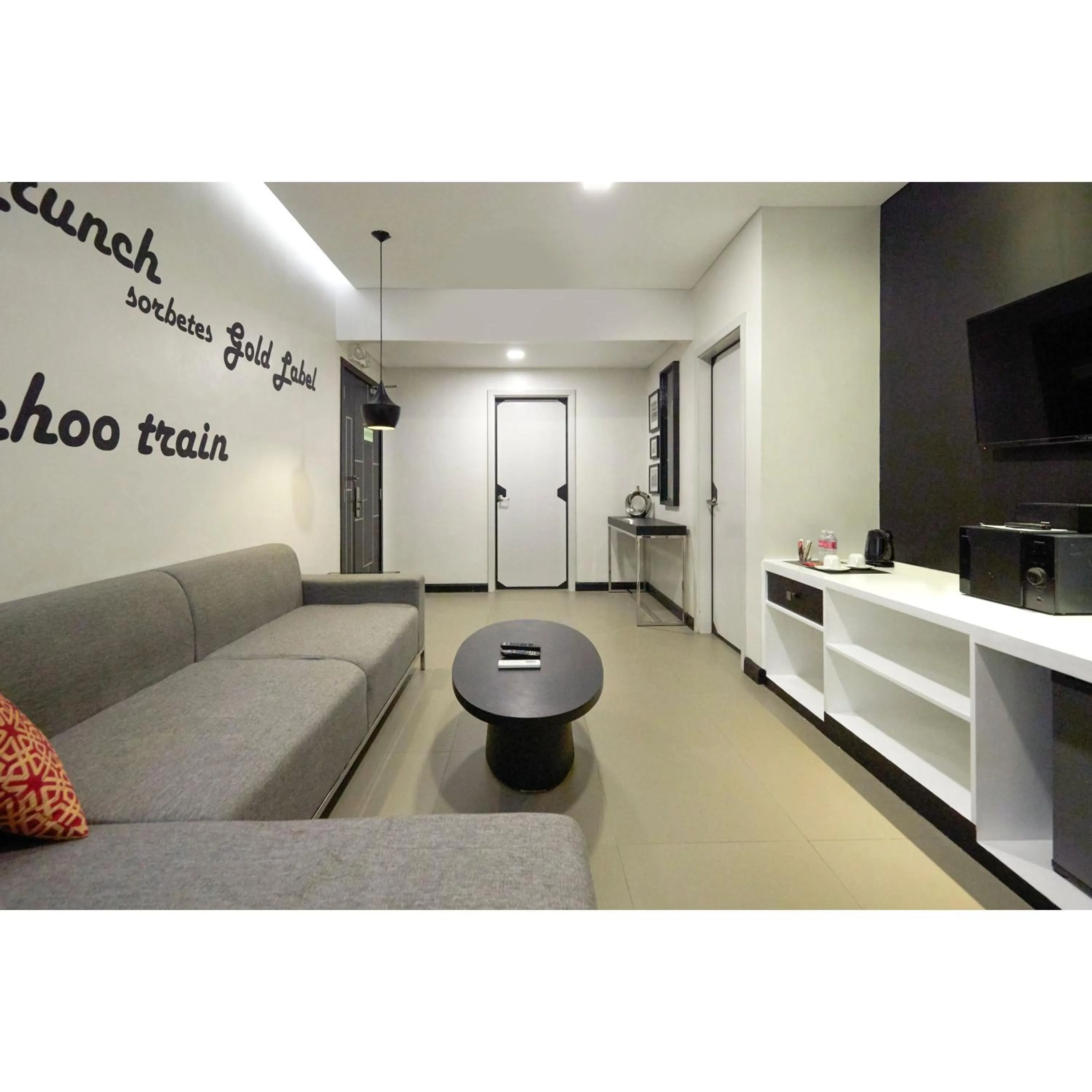 Living room in Summit Hotel Magnolia