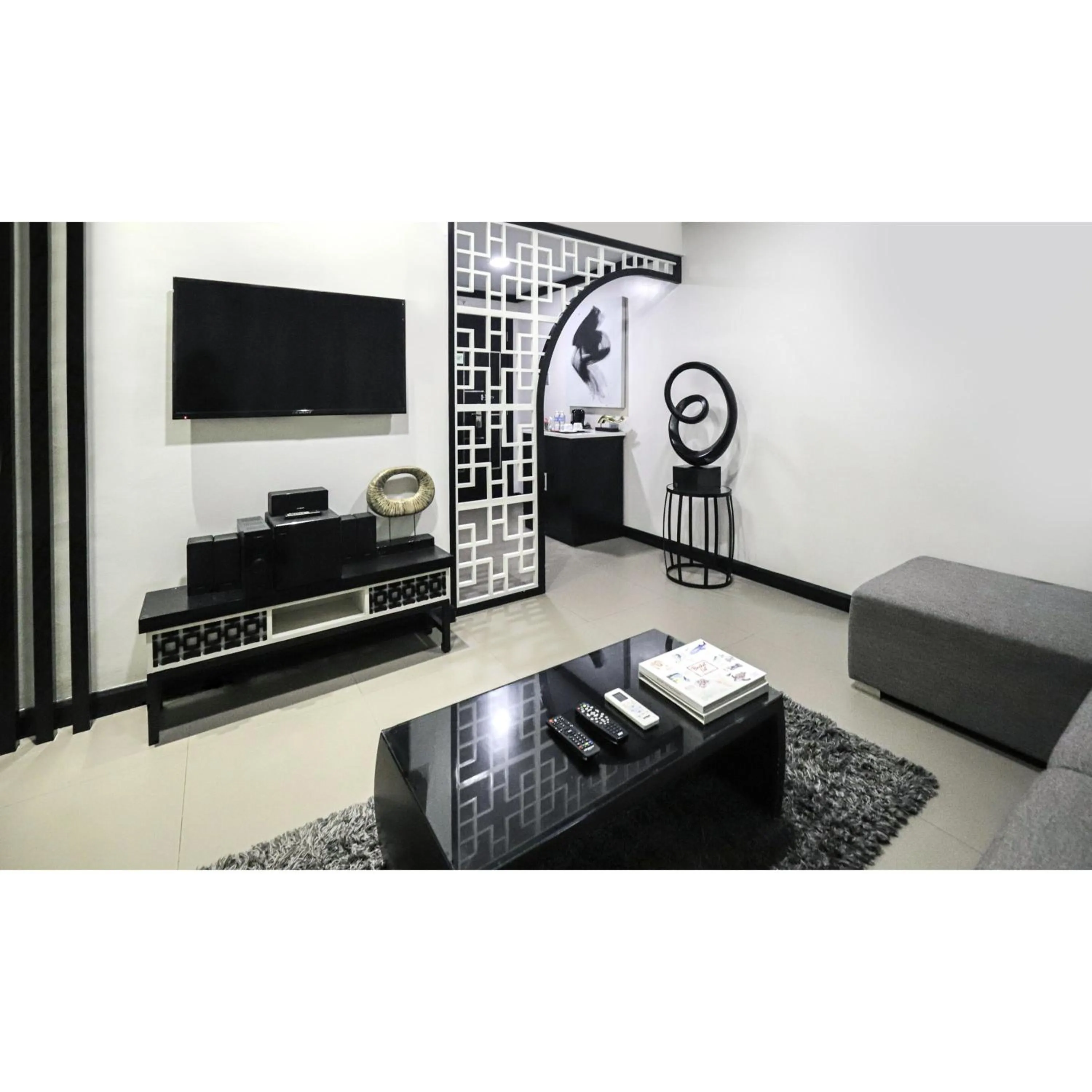 Living room, Bed in Summit Hotel Magnolia