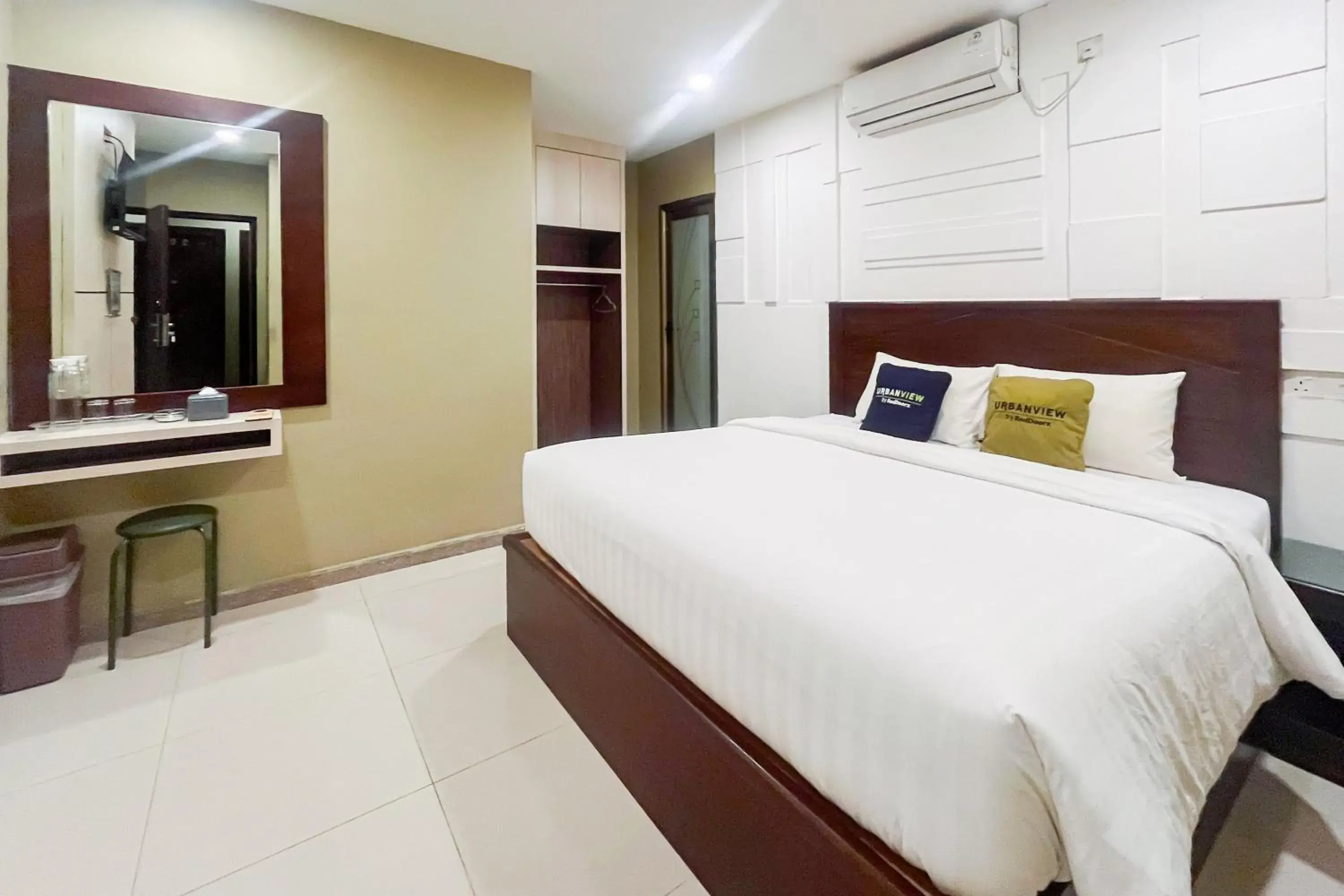 Deluxe Double Room in Urbanview Hotel X Ten Harbour Bay Batam Deluxe Double Room in Urbanview Hotel X Ten Harbour Bay Batam